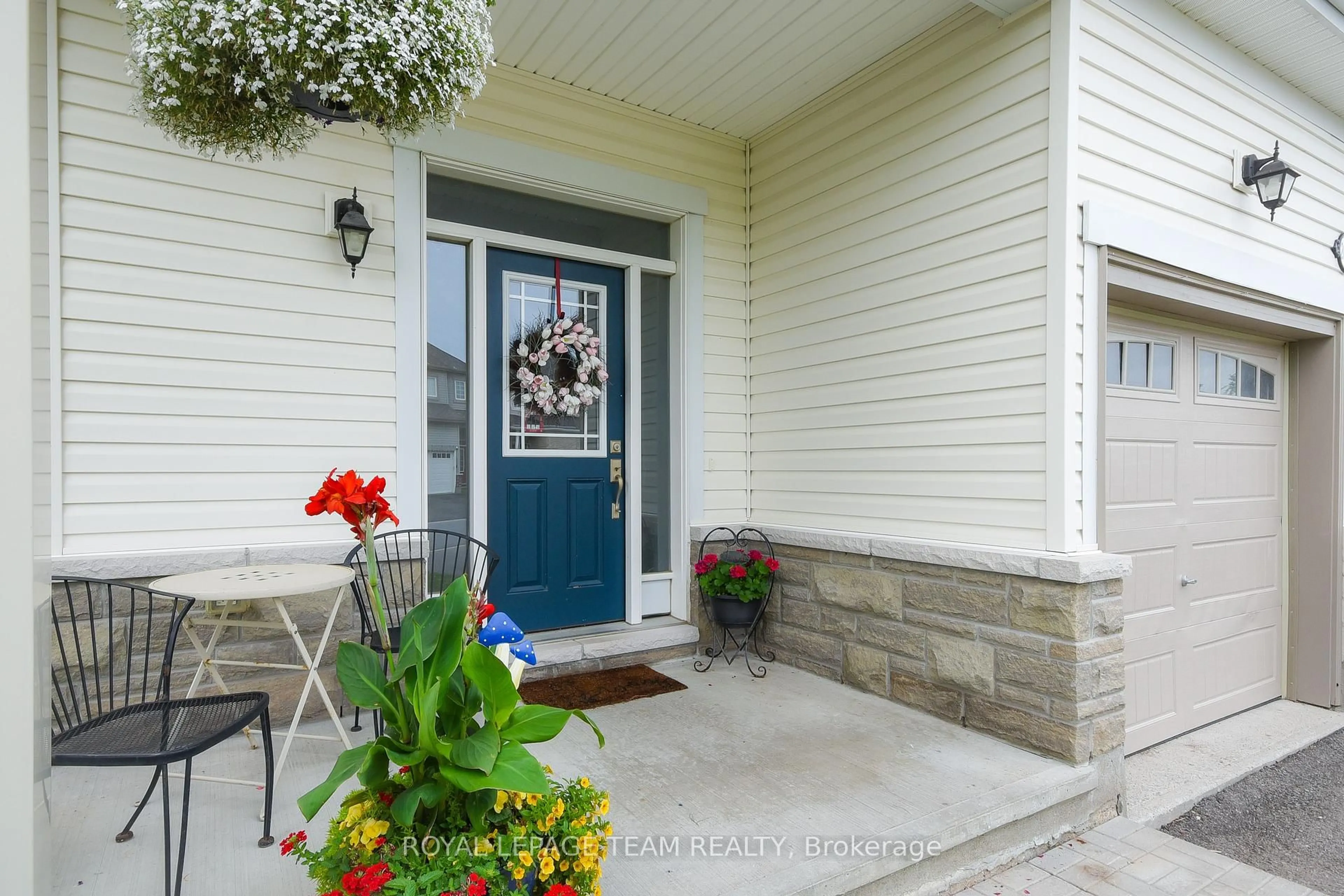 Indoor entryway for 2671 Tempo Dr, North Grenville Ontario K0G 1J0