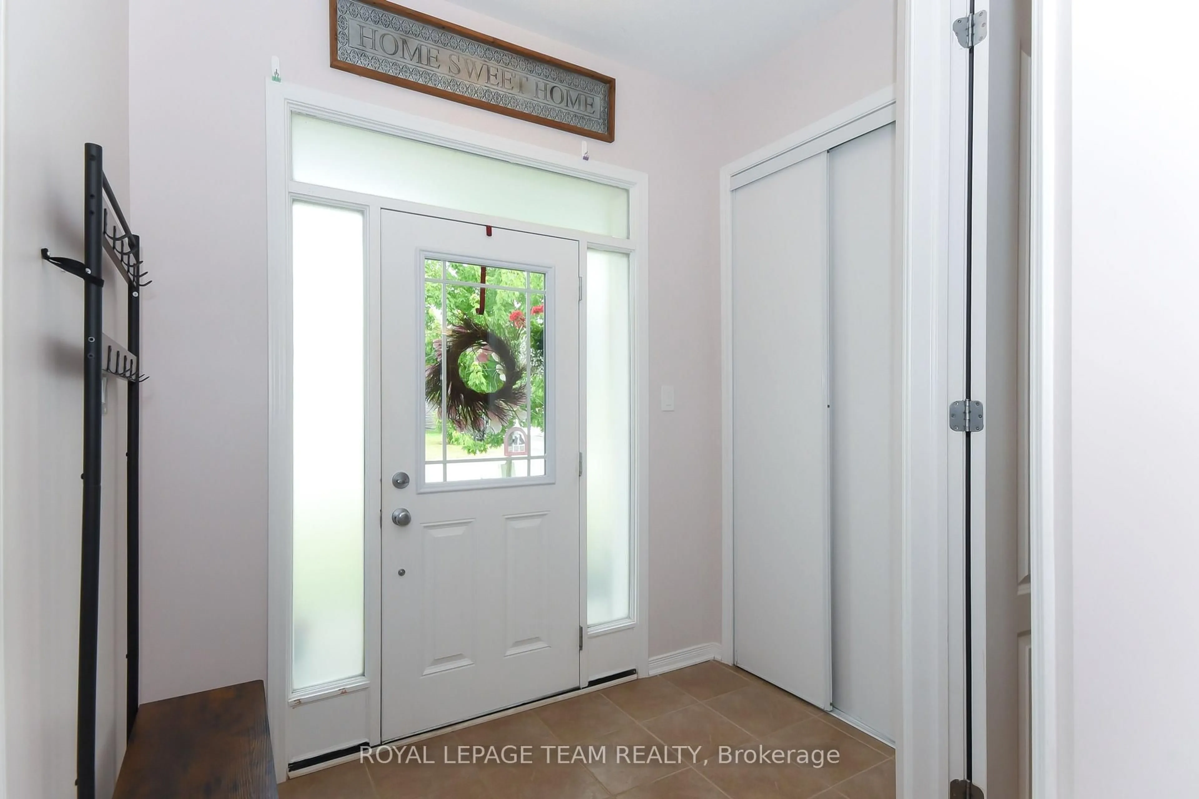 Indoor entryway for 2671 Tempo Dr, North Grenville Ontario K0G 1J0