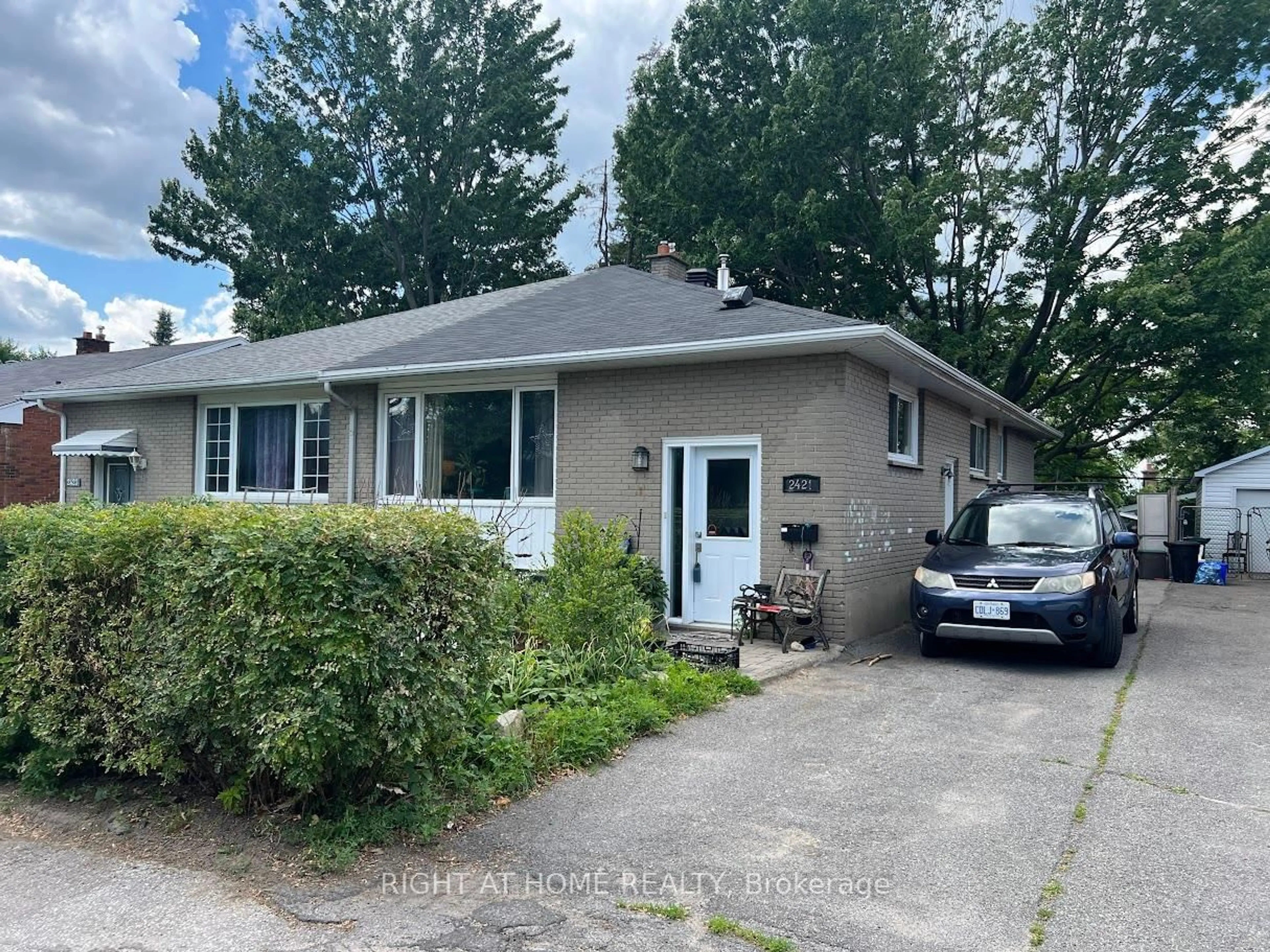 Unknown for 2421 IRIS St, Ottawa Ontario K2C 1C7