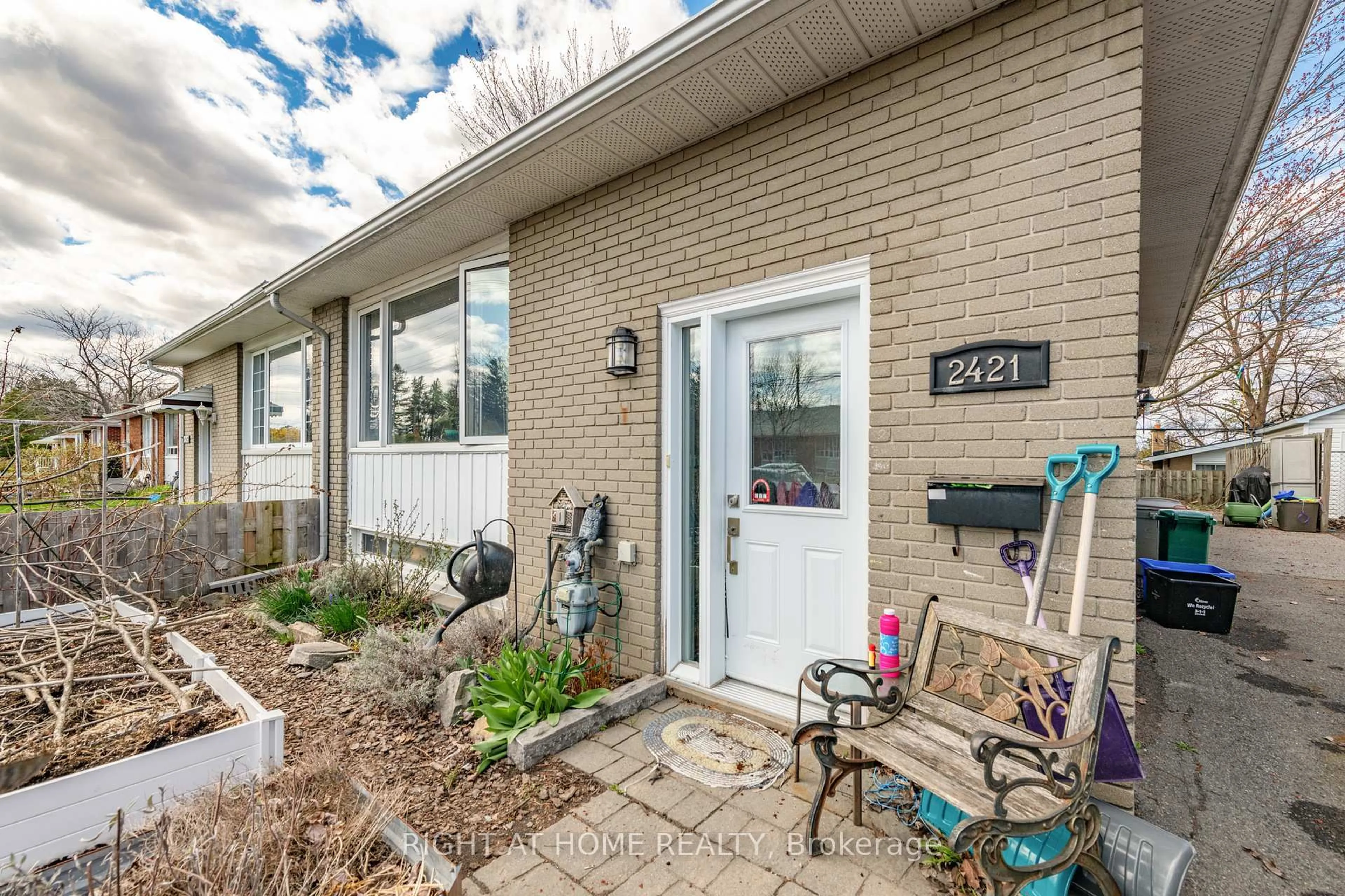 Unknown for 2421 IRIS St, Ottawa Ontario K2C 1C7