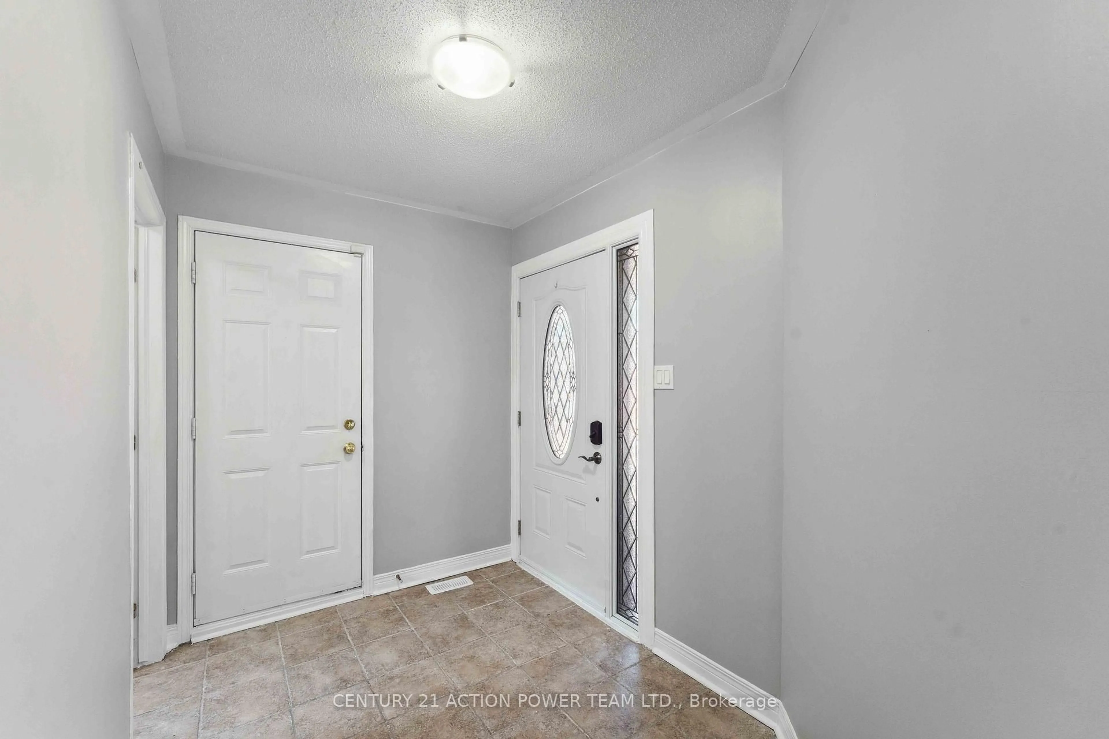 Indoor entryway for 13 Avonhurst Ave, Ottawa Ontario K2J 4K9