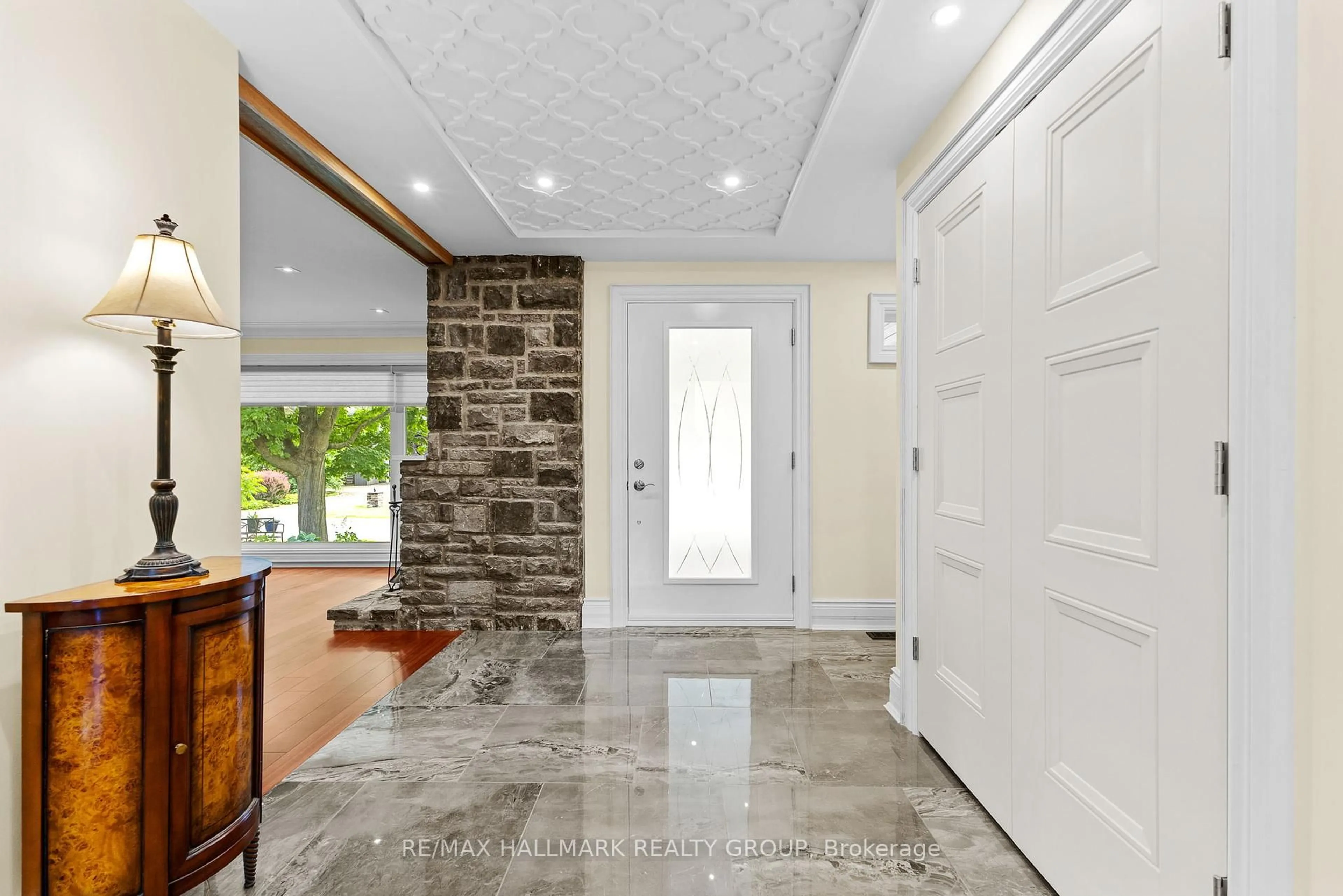 Indoor entryway for 1883 Barnhart Pl, Ottawa Ontario K1H 5B5