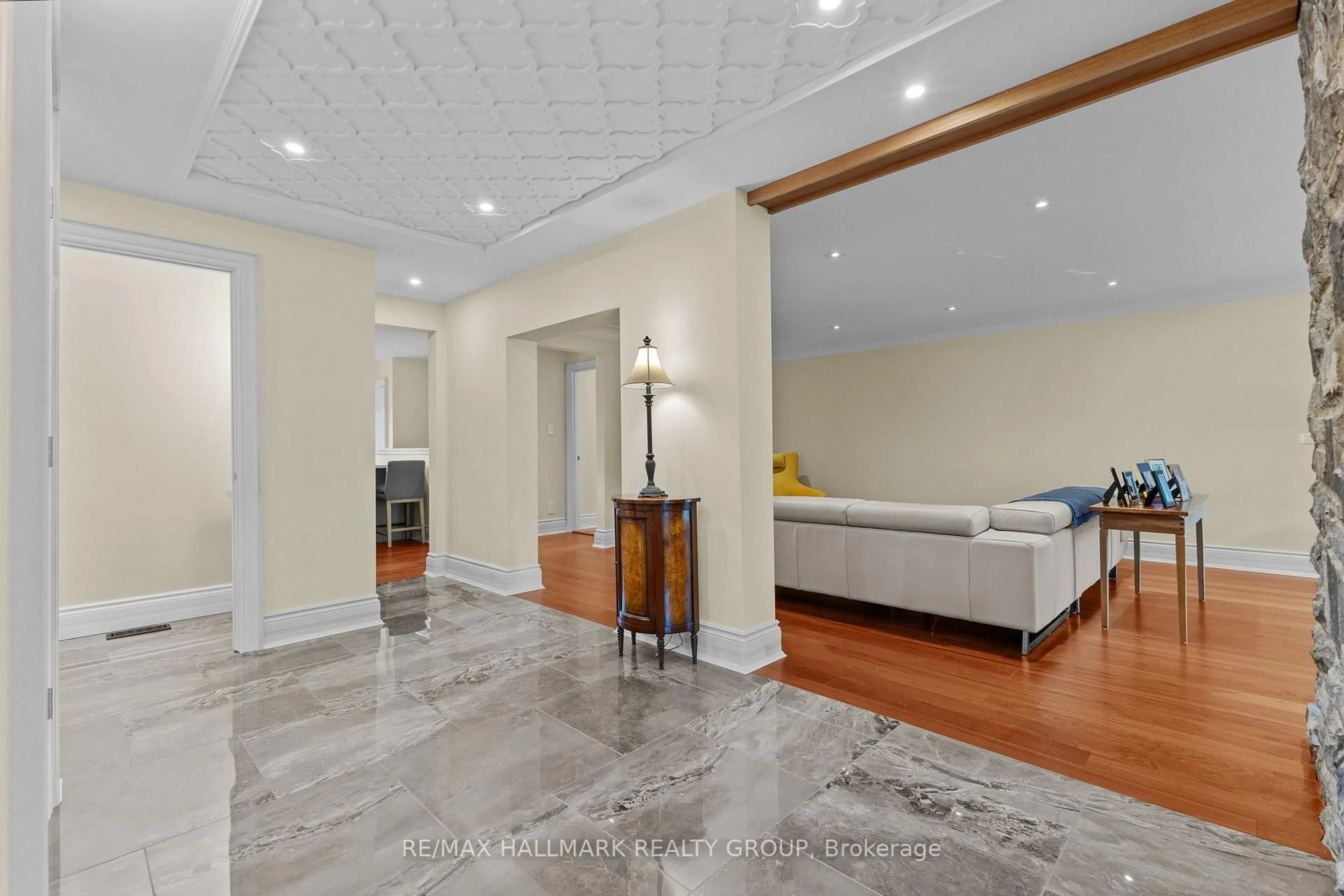 Indoor foyer for 1883 Barnhart Pl, Ottawa Ontario K1H 5B5