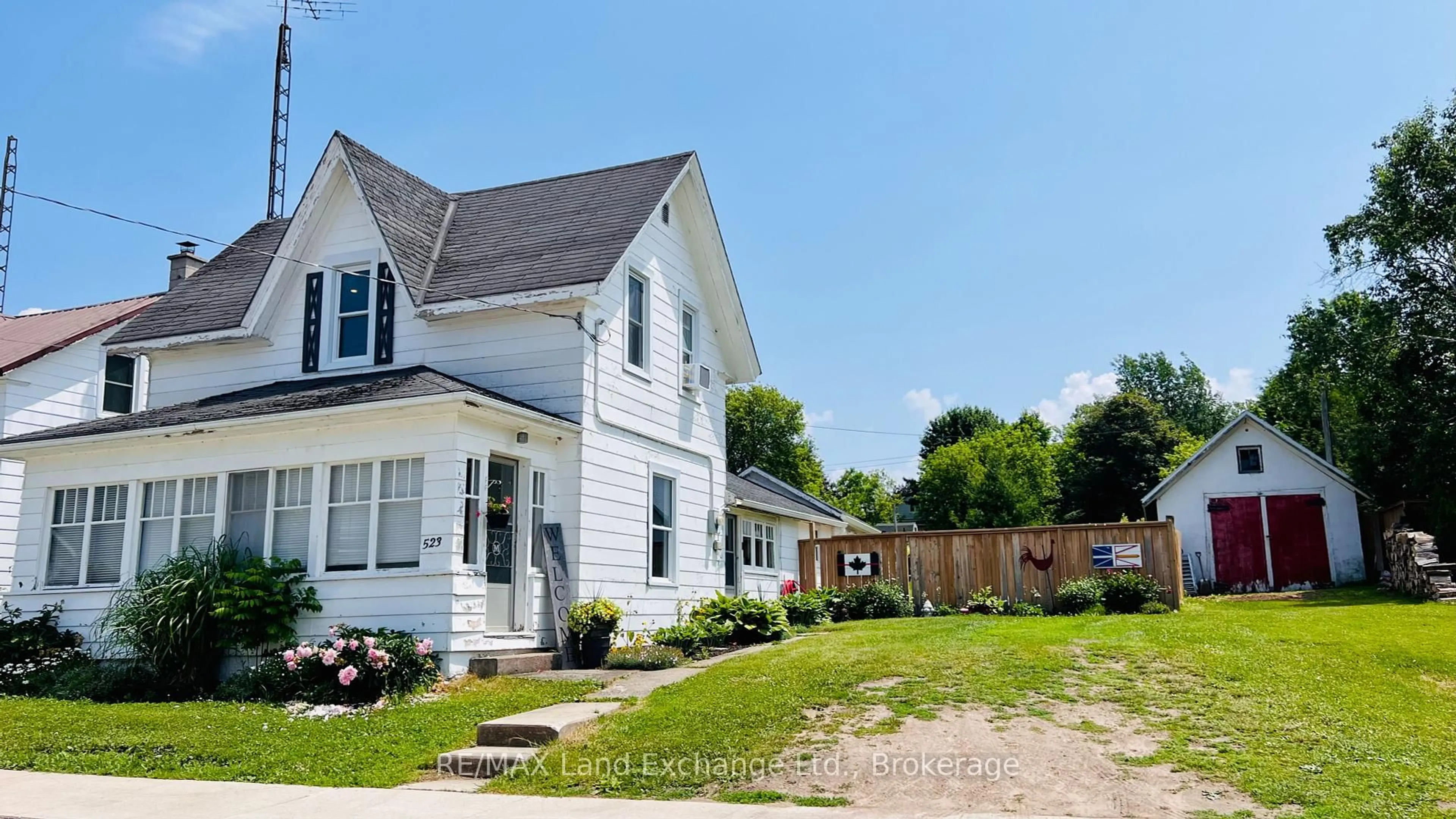 A pic from outside/outdoor area/front of a property/back of a property/a pic from drone, street for 523 Outram St, Huron-Kinloss Ontario N0G 2H0