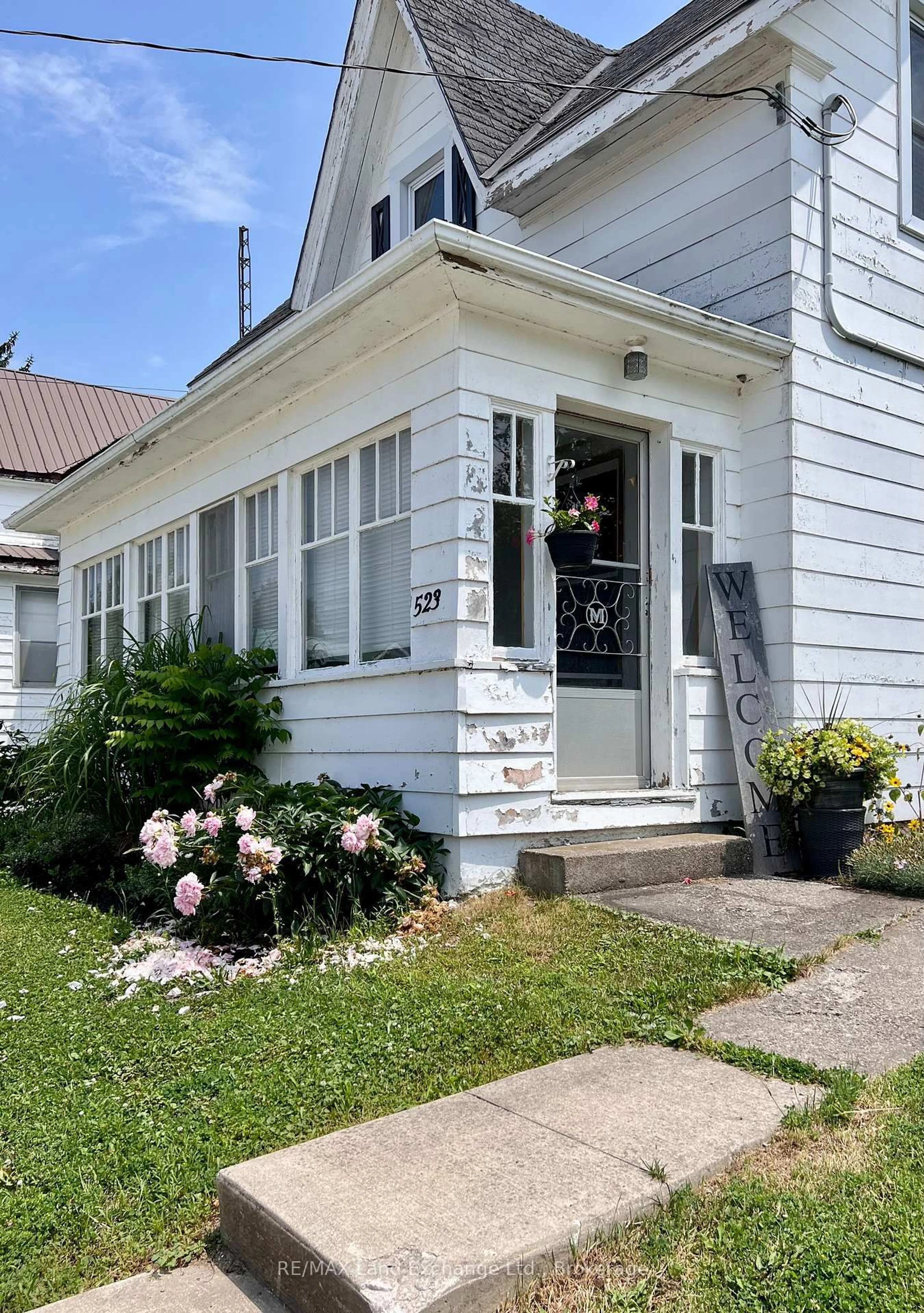 Home with vinyl exterior material, street for 523 Outram St, Huron-Kinloss Ontario N0G 2H0