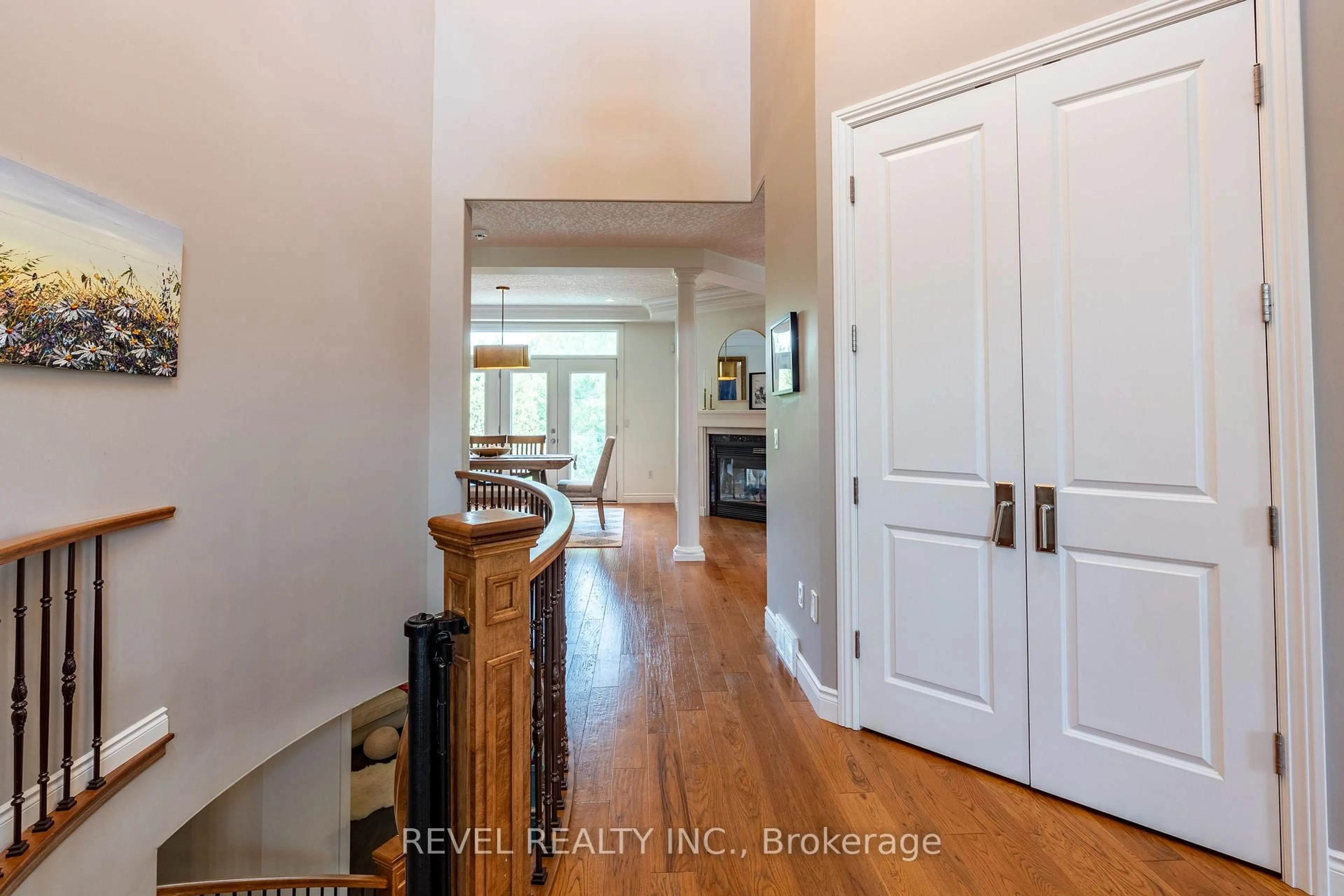Indoor entryway for 333 Milla Crt, Waterloo Ontario N2L 6N4