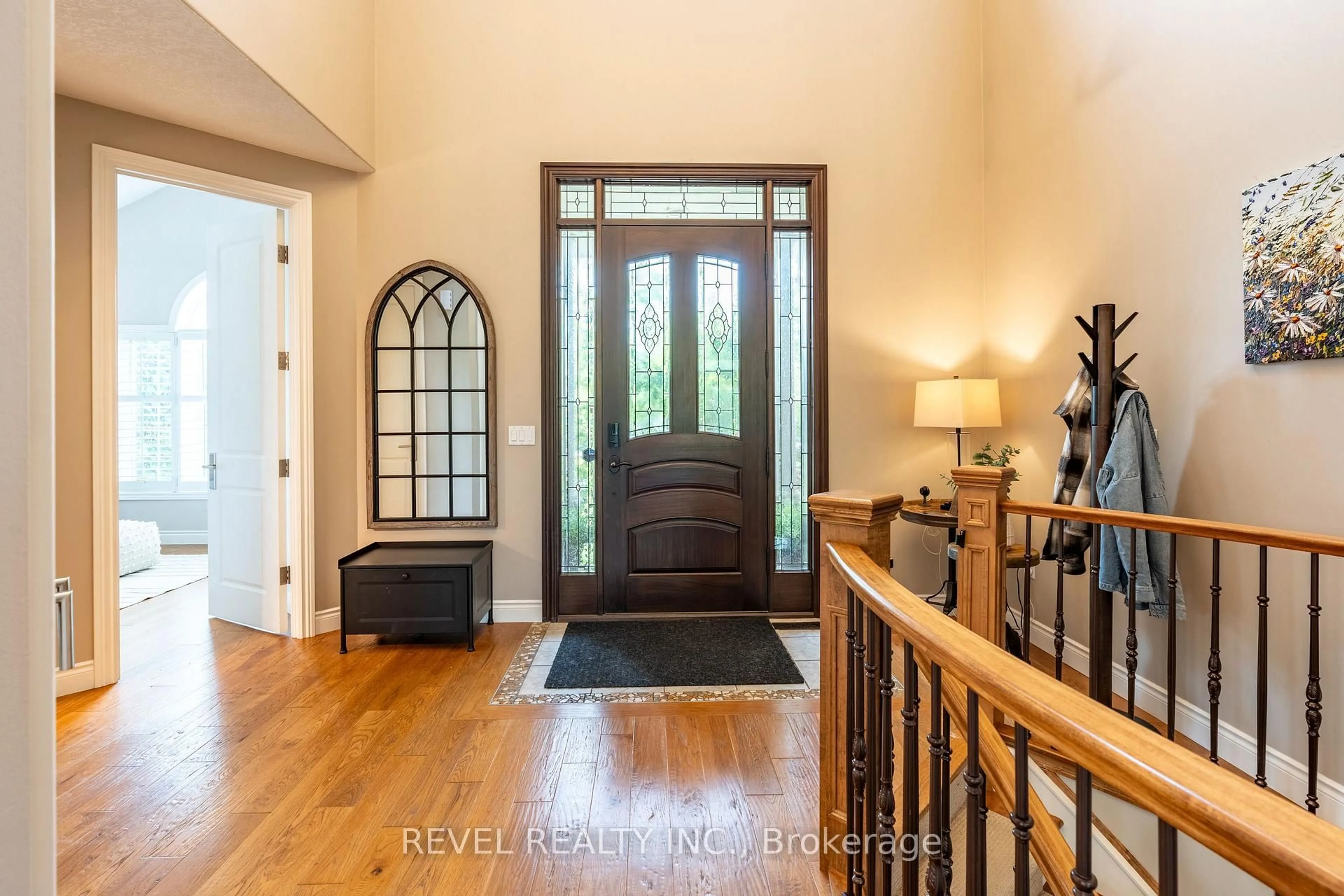Indoor entryway for 333 Milla Crt, Waterloo Ontario N2L 6N4