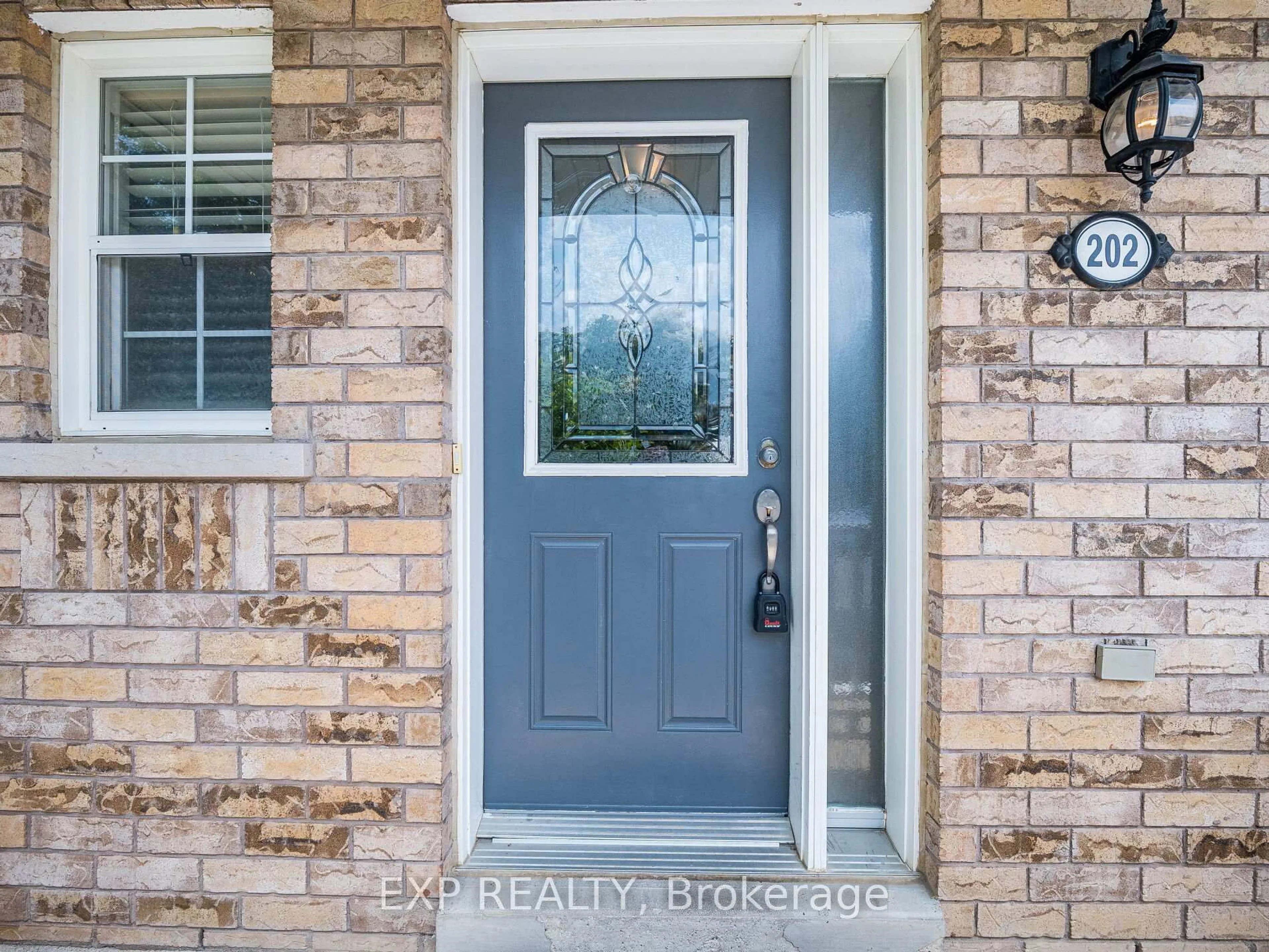 Indoor entryway for 202 Voyager Pass, Hamilton Ontario L0R 1C0