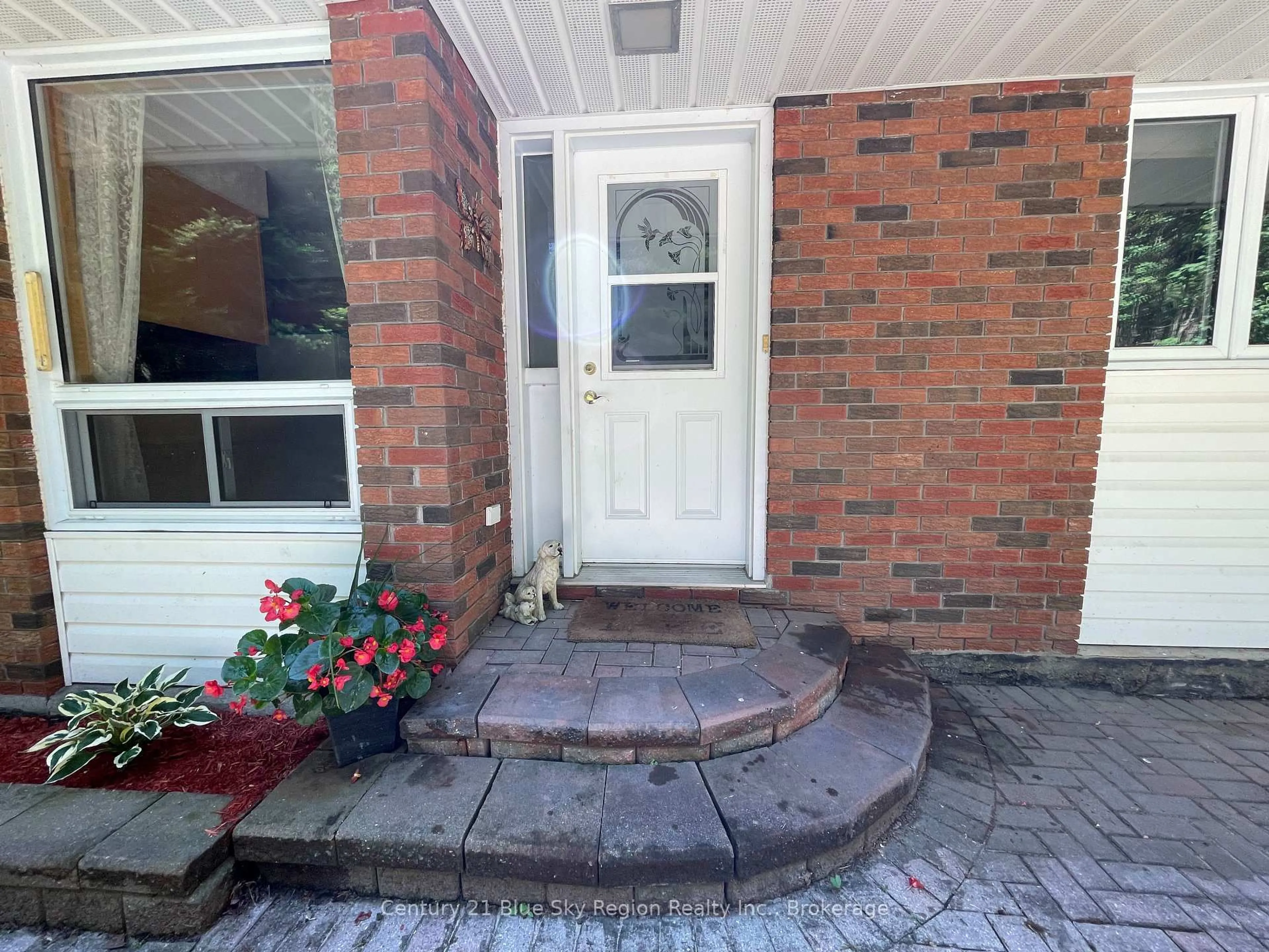 Indoor entryway for 773 Anita Ave, North Bay Ontario P1C 0A8