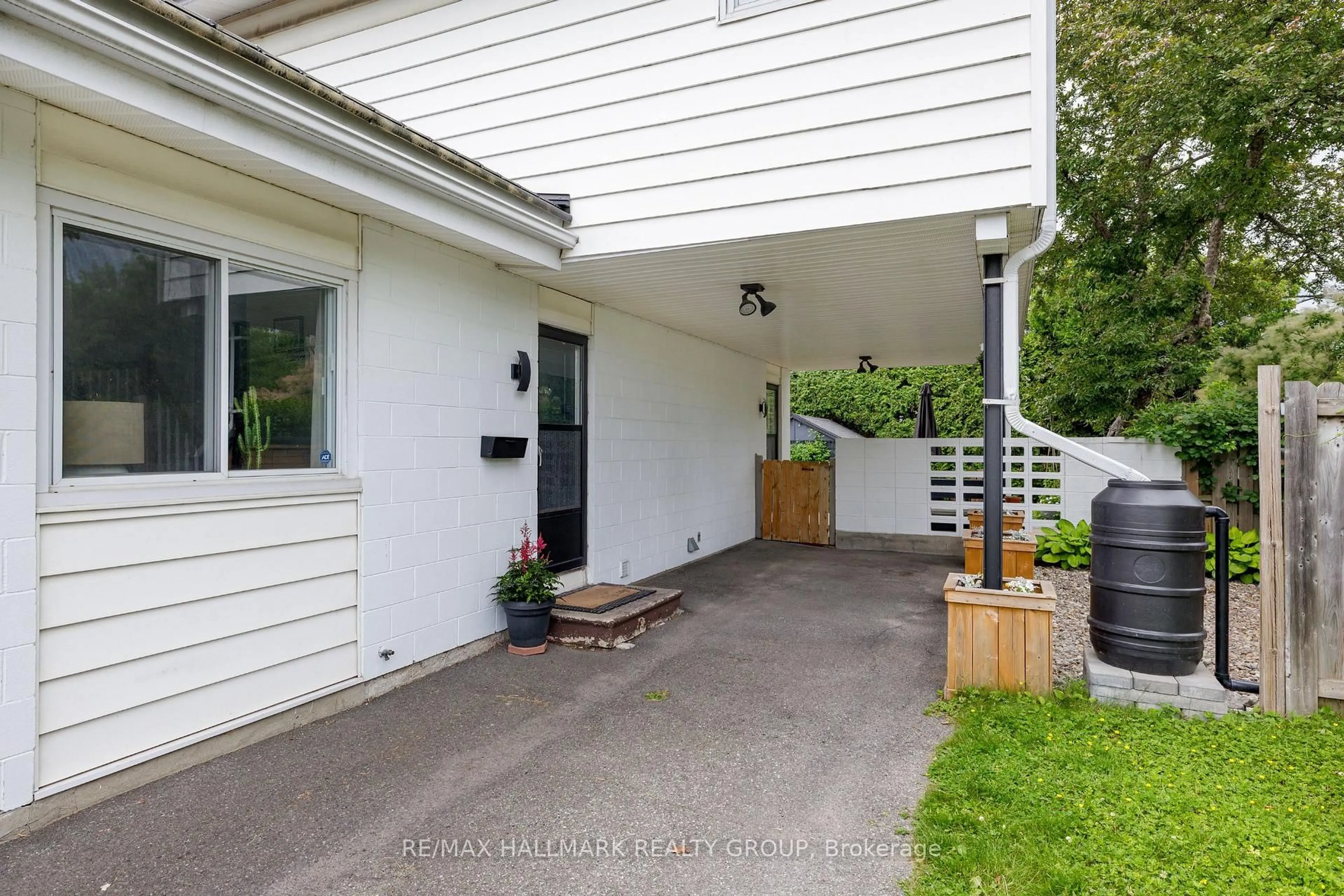 Unknown for 1292 Henry Farm Dr, Ottawa Ontario K2C 2E4