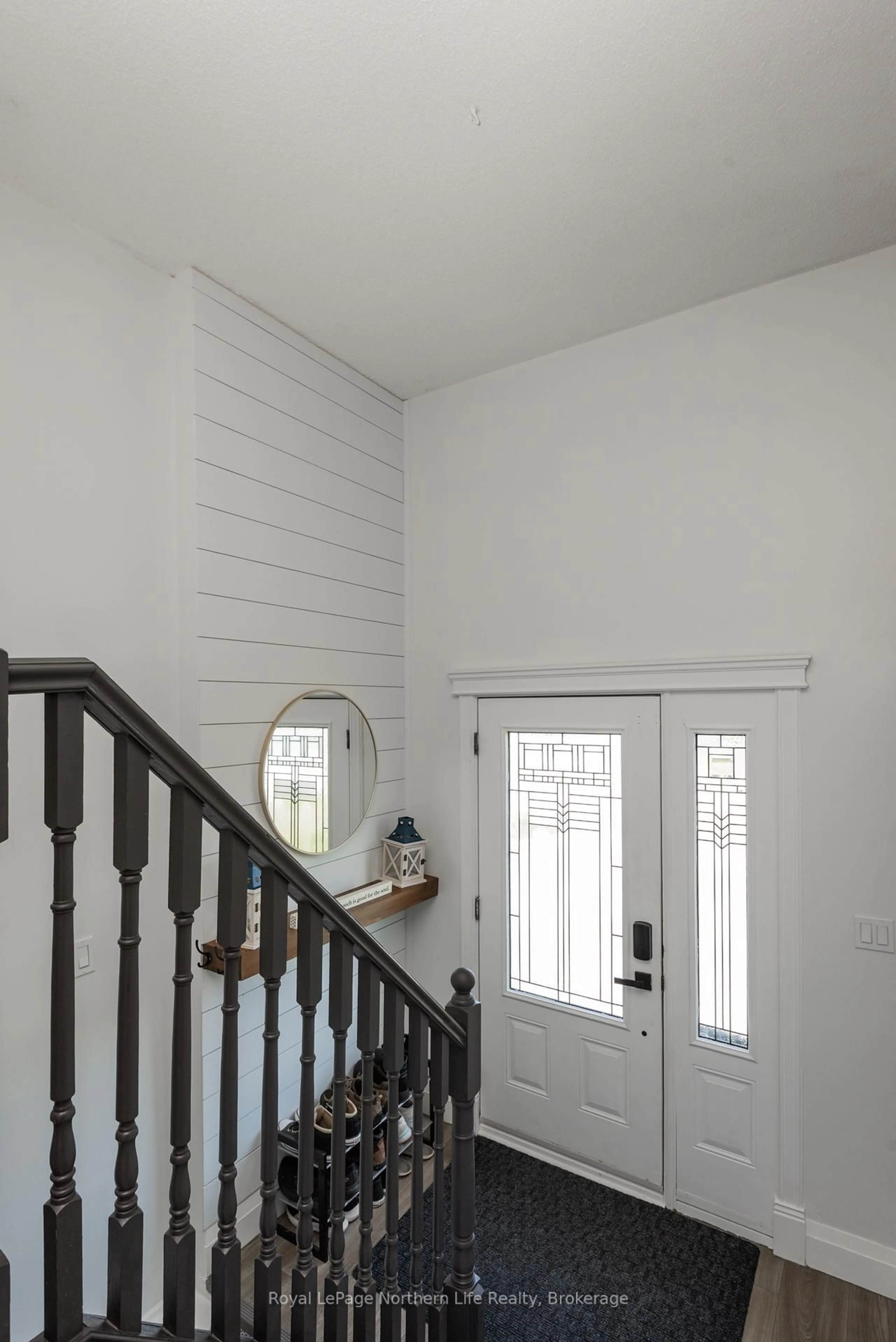 Indoor entryway for 16 Tiffany Crt, North Bay Ontario P1B 9R6