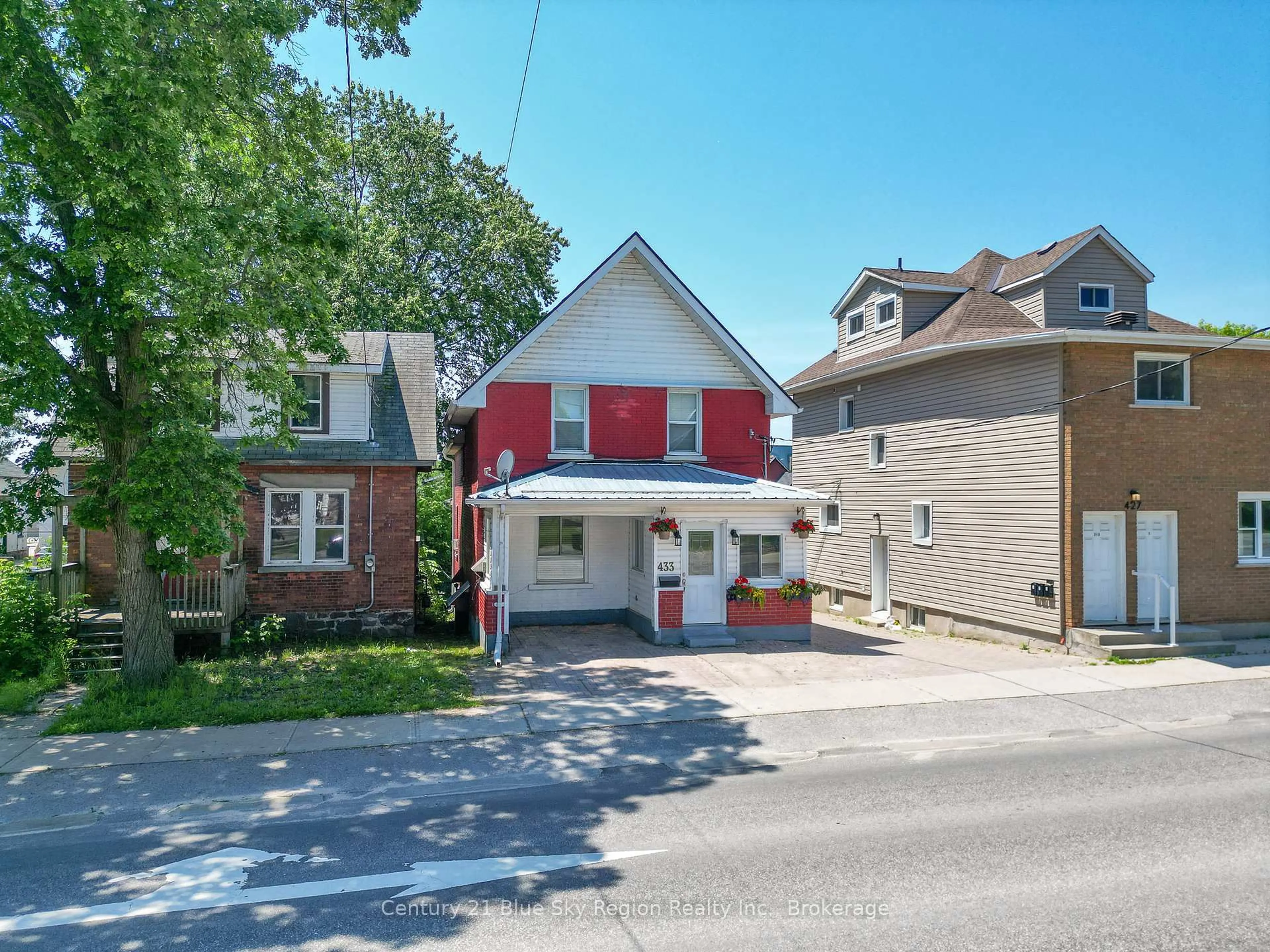 Home with brick exterior material, street for 433 Mcintyre St, North Bay Ontario P1B 1E1