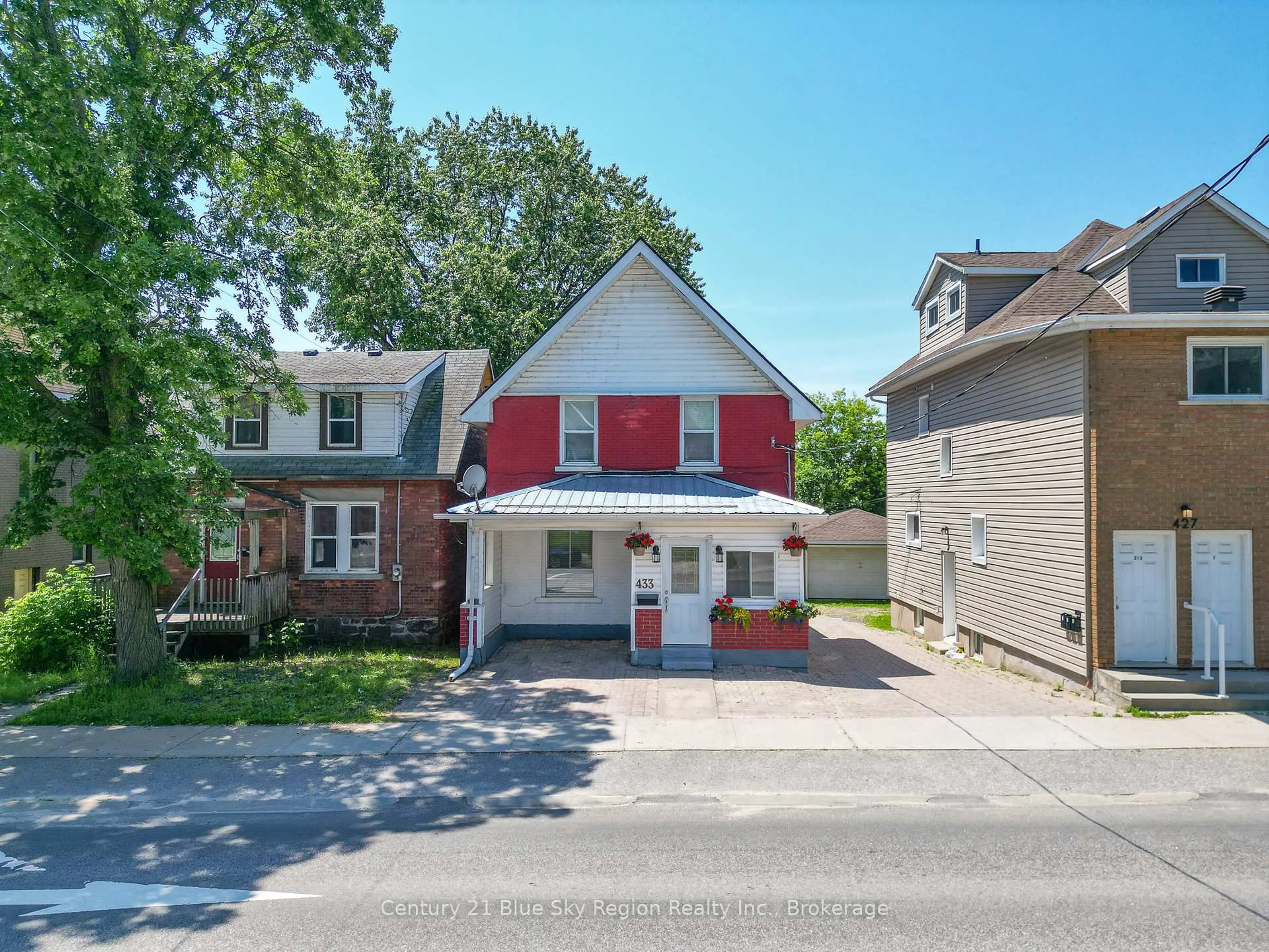 A pic from outside/outdoor area/front of a property/back of a property/a pic from drone, street for 433 Mcintyre St, North Bay Ontario P1B 1E1
