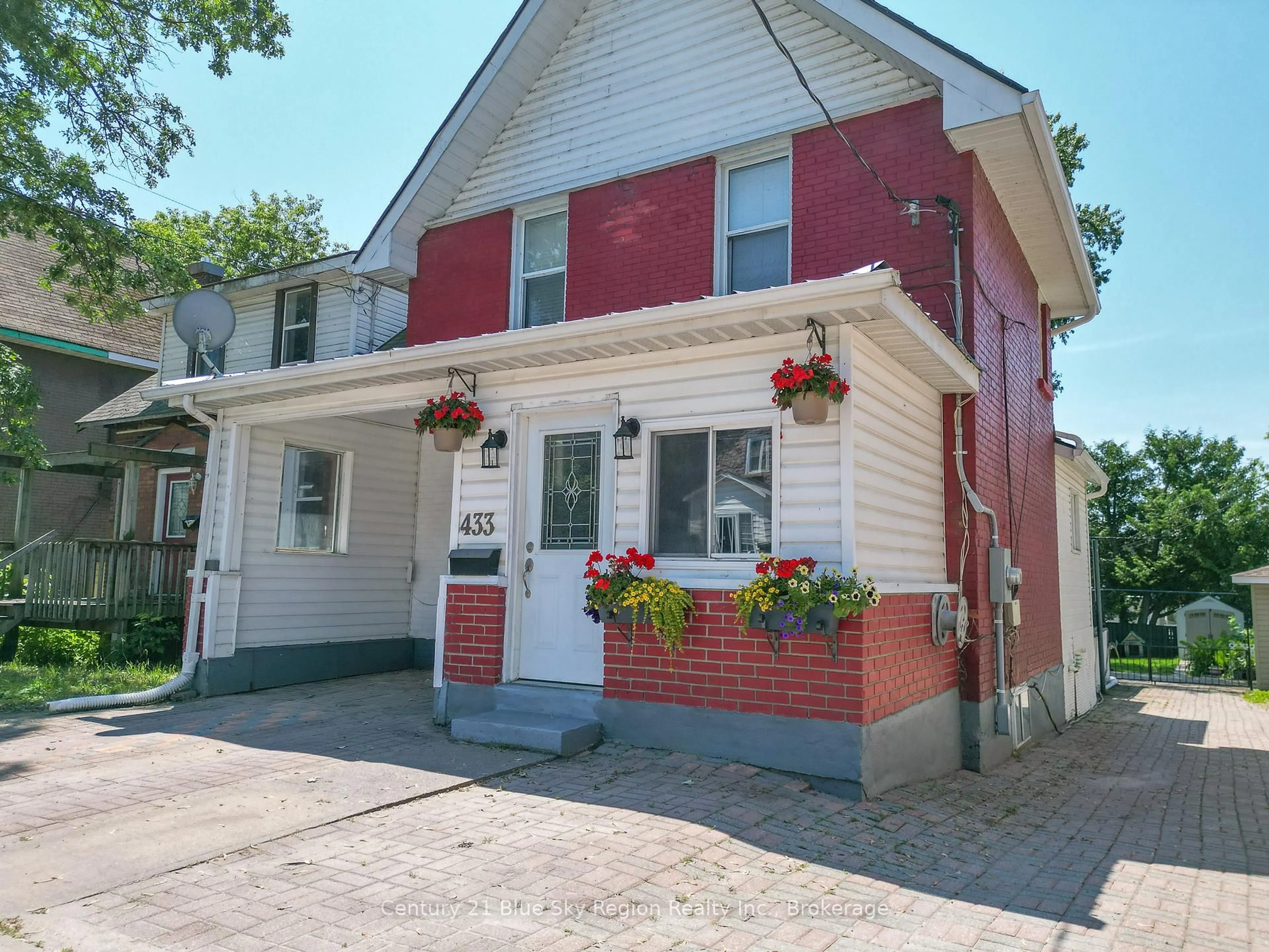 Unknown for 433 Mcintyre St, North Bay Ontario P1B 1E1