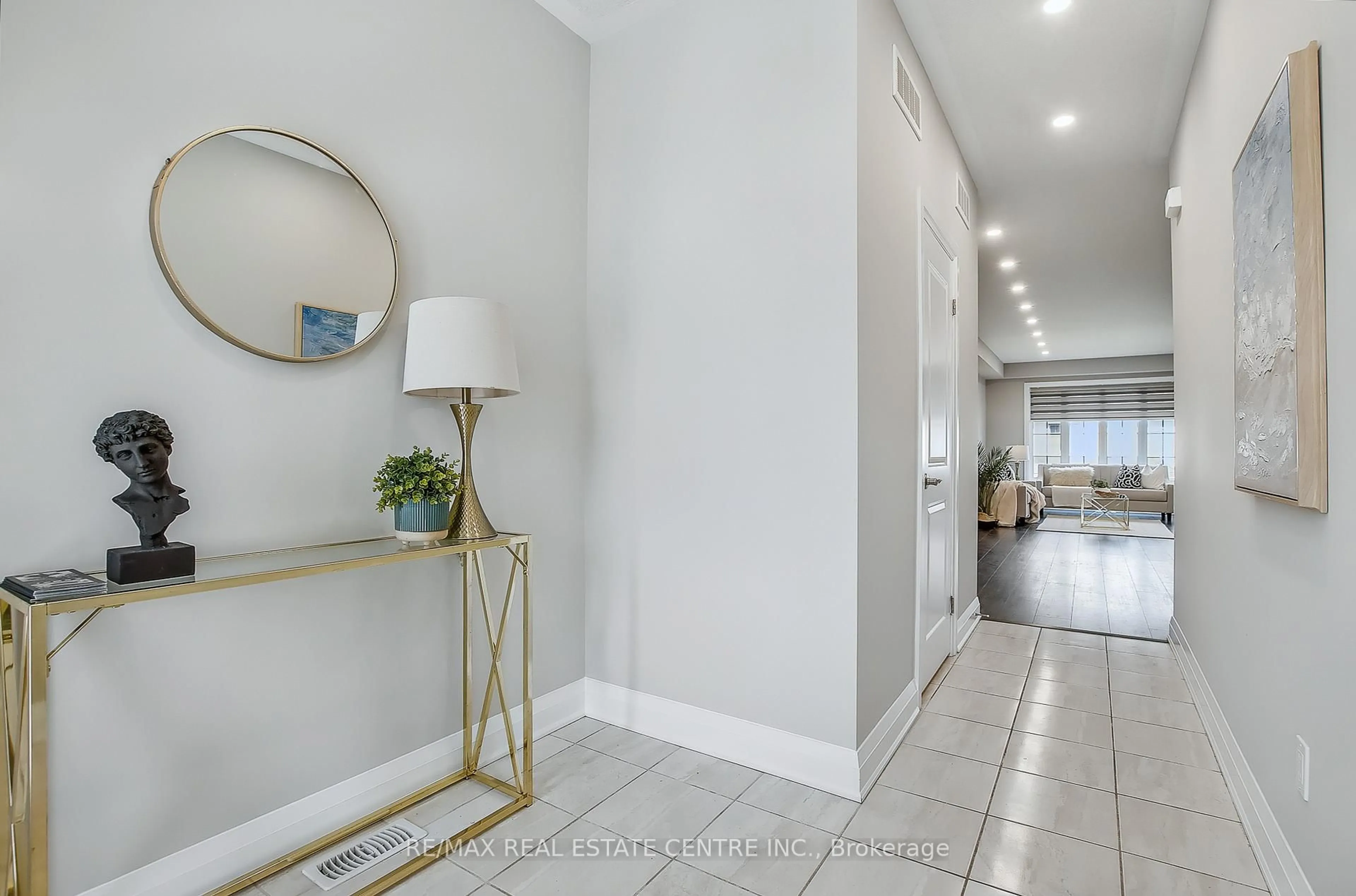 Indoor entryway for 291 Raspberry Pl, Waterloo Ontario N2T 2Z4