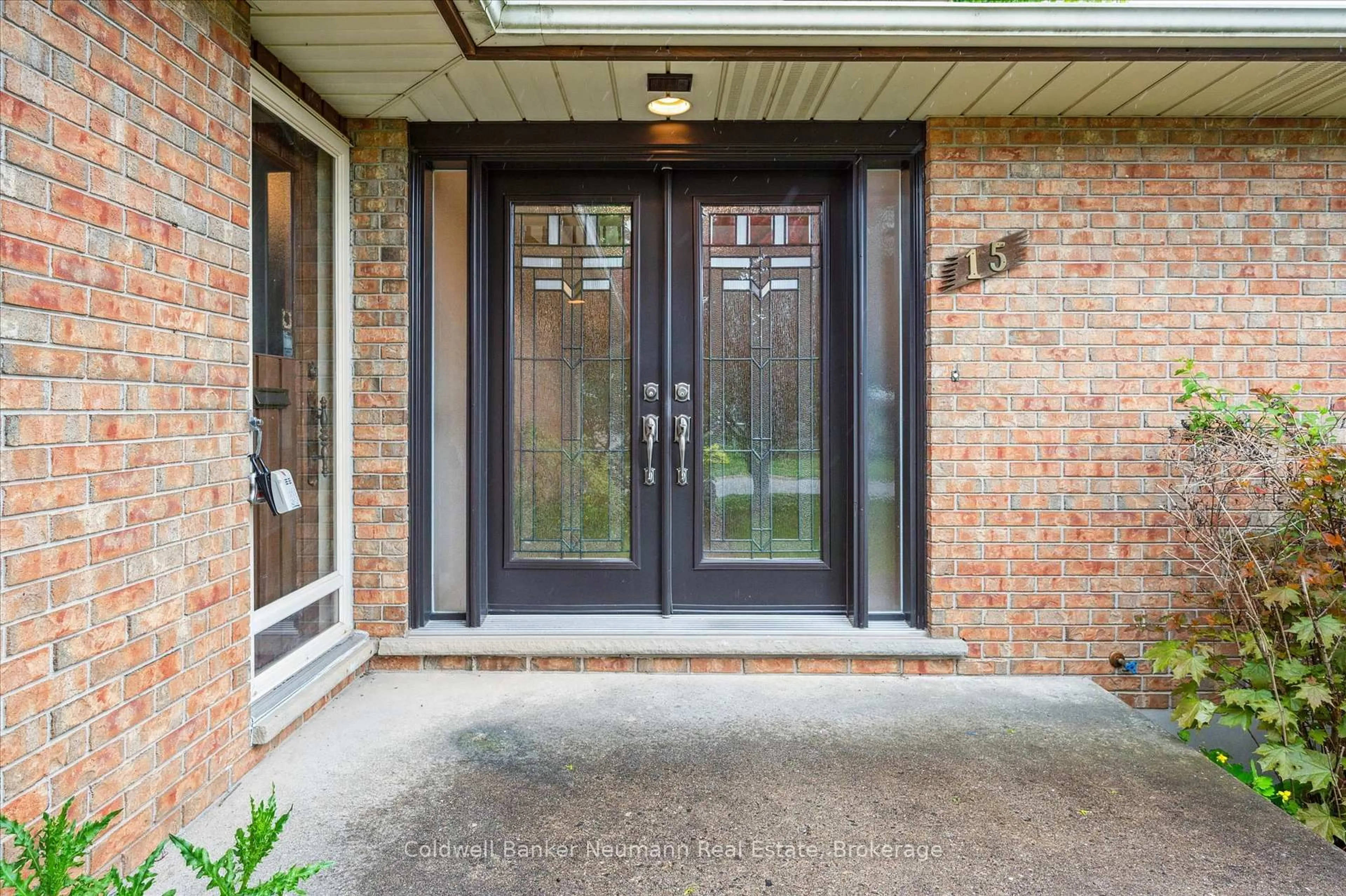 Indoor entryway for 15 Hands Dr, Guelph Ontario N1G 3E6