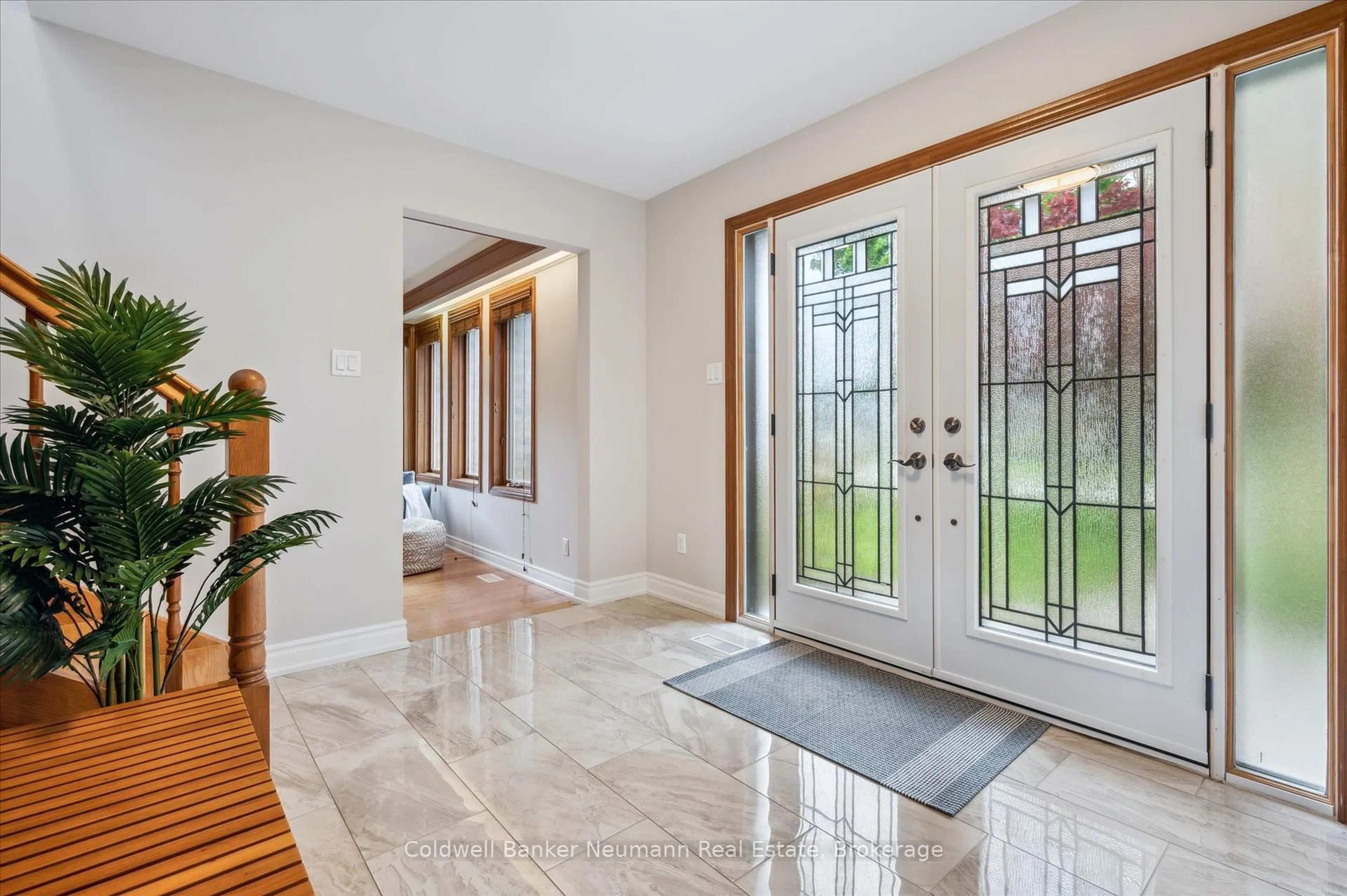 Indoor entryway for 15 Hands Dr, Guelph Ontario N1G 3E6