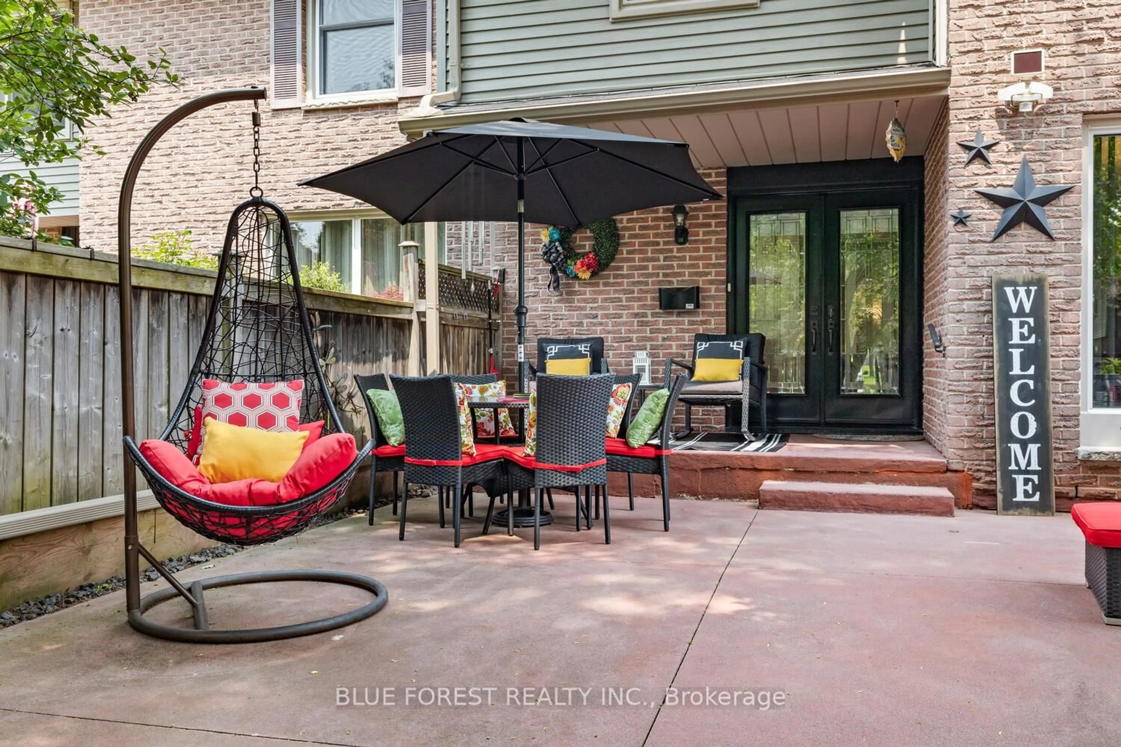 Patio, street for 38 Berkshire Crt, London South Ontario N6J 3N7