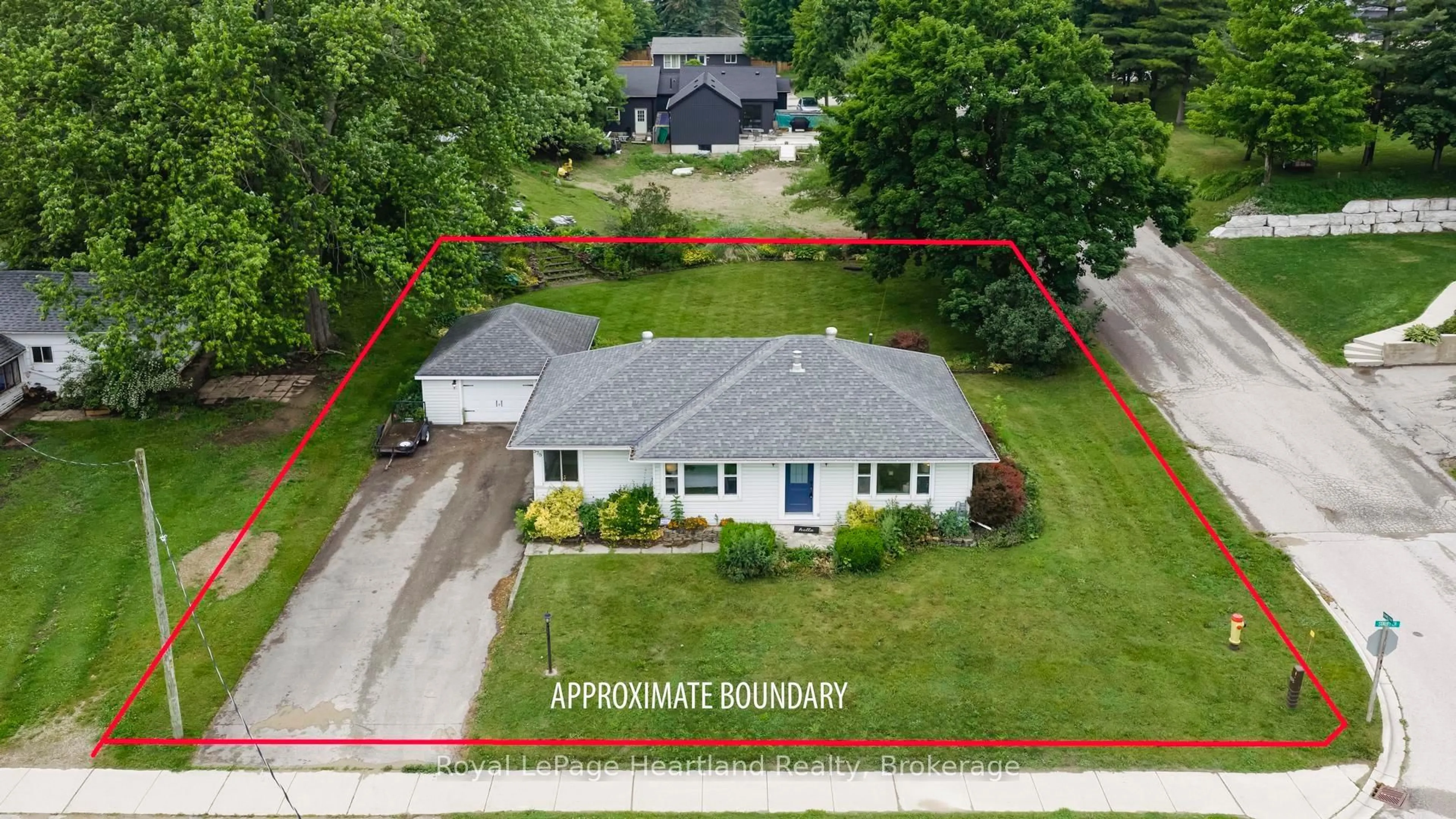 A pic from outside/outdoor area/front of a property/back of a property/a pic from drone, street for 578 STAUFFER St, Huron-Kinloss Ontario N0G 2H0