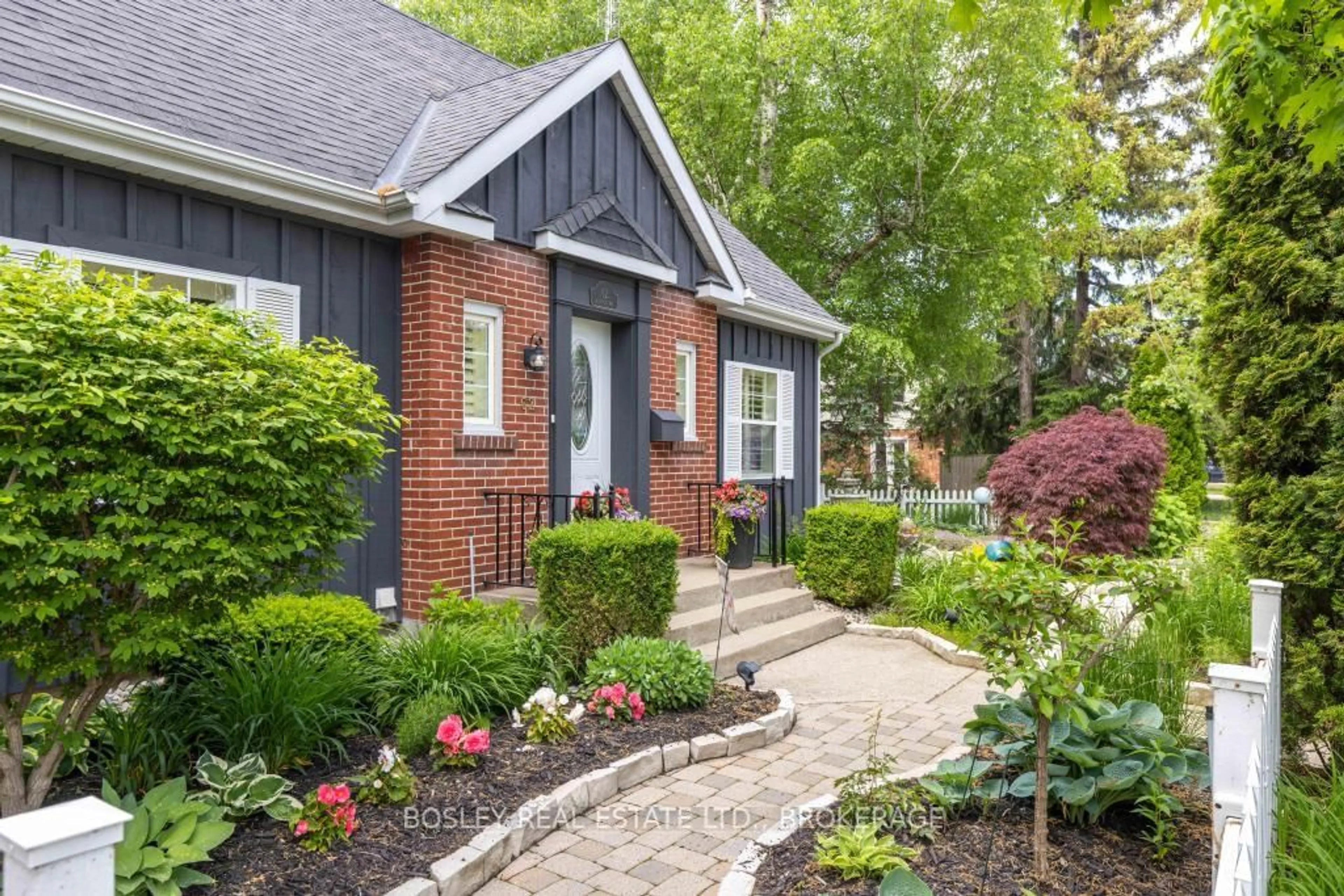 Home with brick exterior material, street for 62 Dalhousie Ave, St. Catharines Ontario L2N 4W9