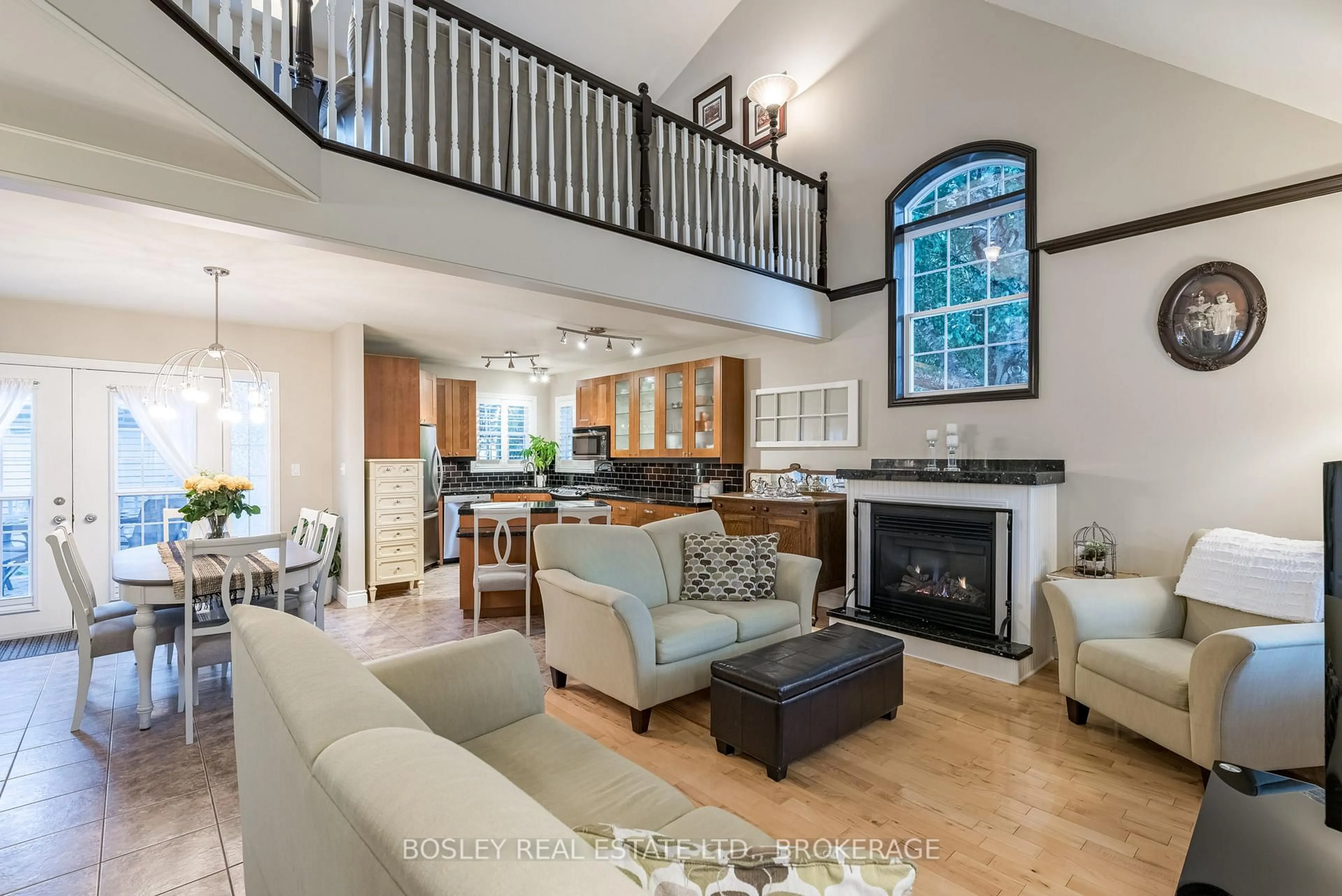 Living room with furniture, unknown for 62 Dalhousie Ave, St. Catharines Ontario L2N 4W9