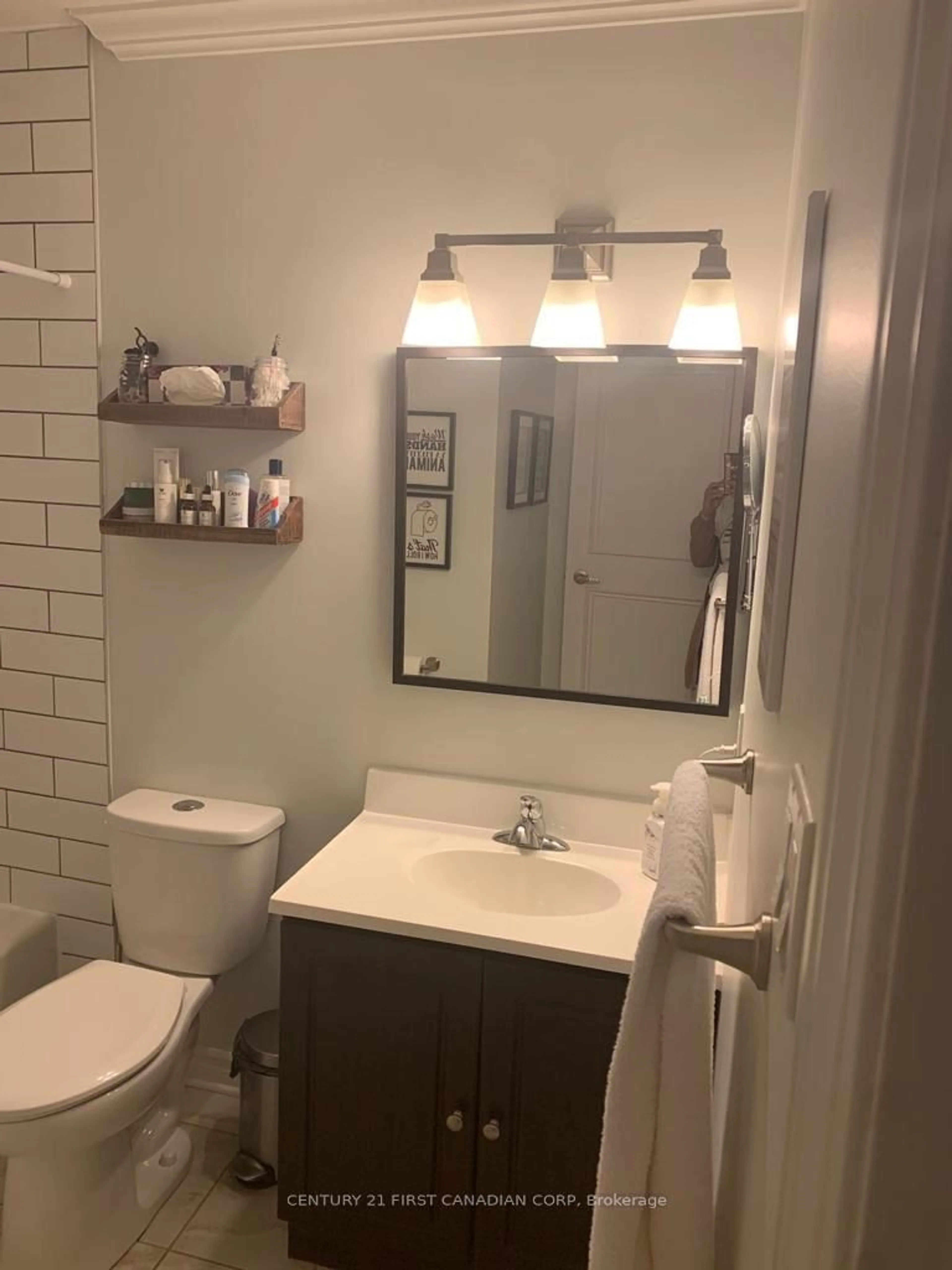 Standard bathroom, ceramic/tile floor for 140 CONWAY Dr #46, London South Ontario N6E 3N2