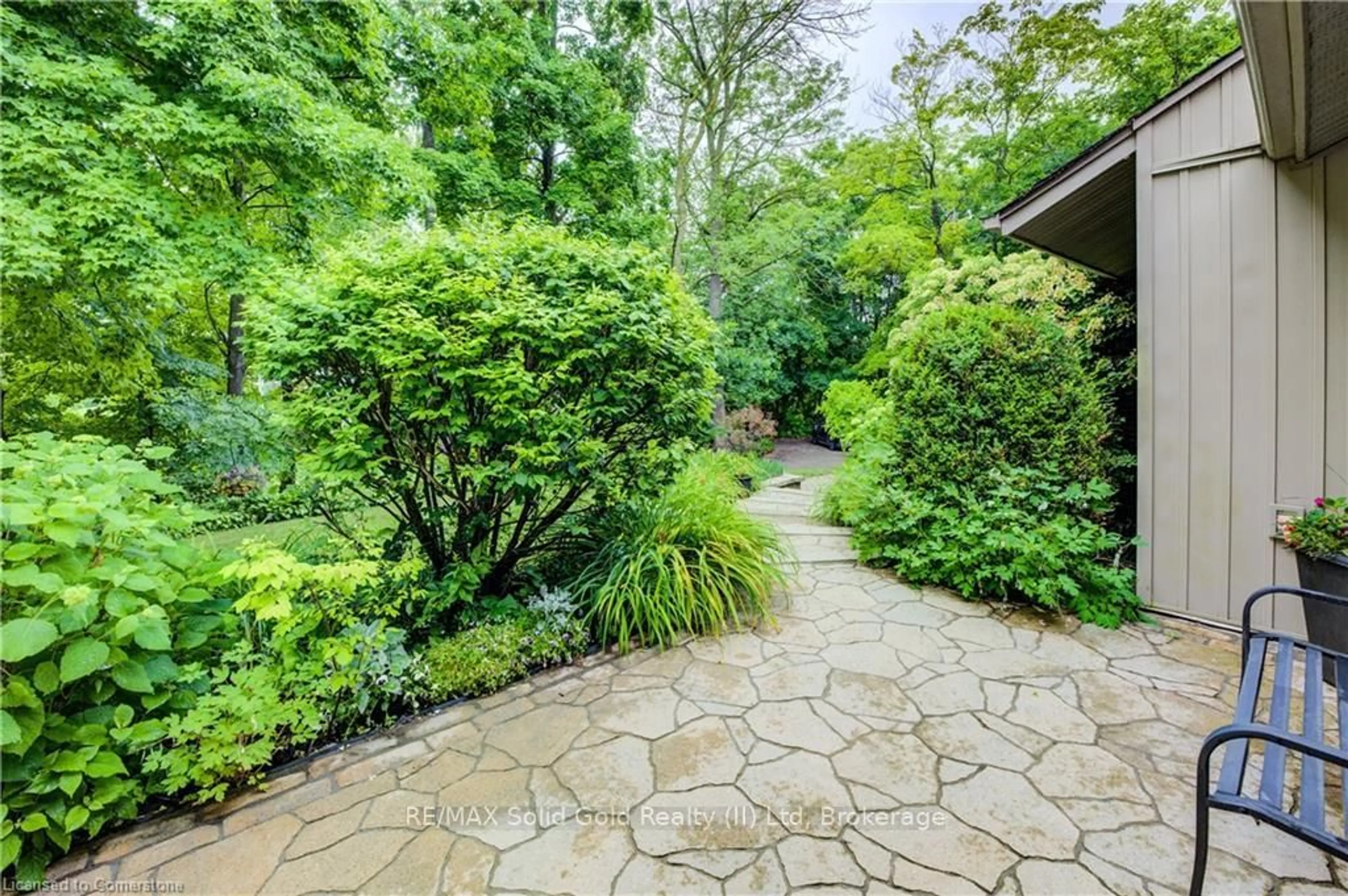 Patio, street for 1020 Rivers Edge Dr, Woolwich Ontario N0B 2V0