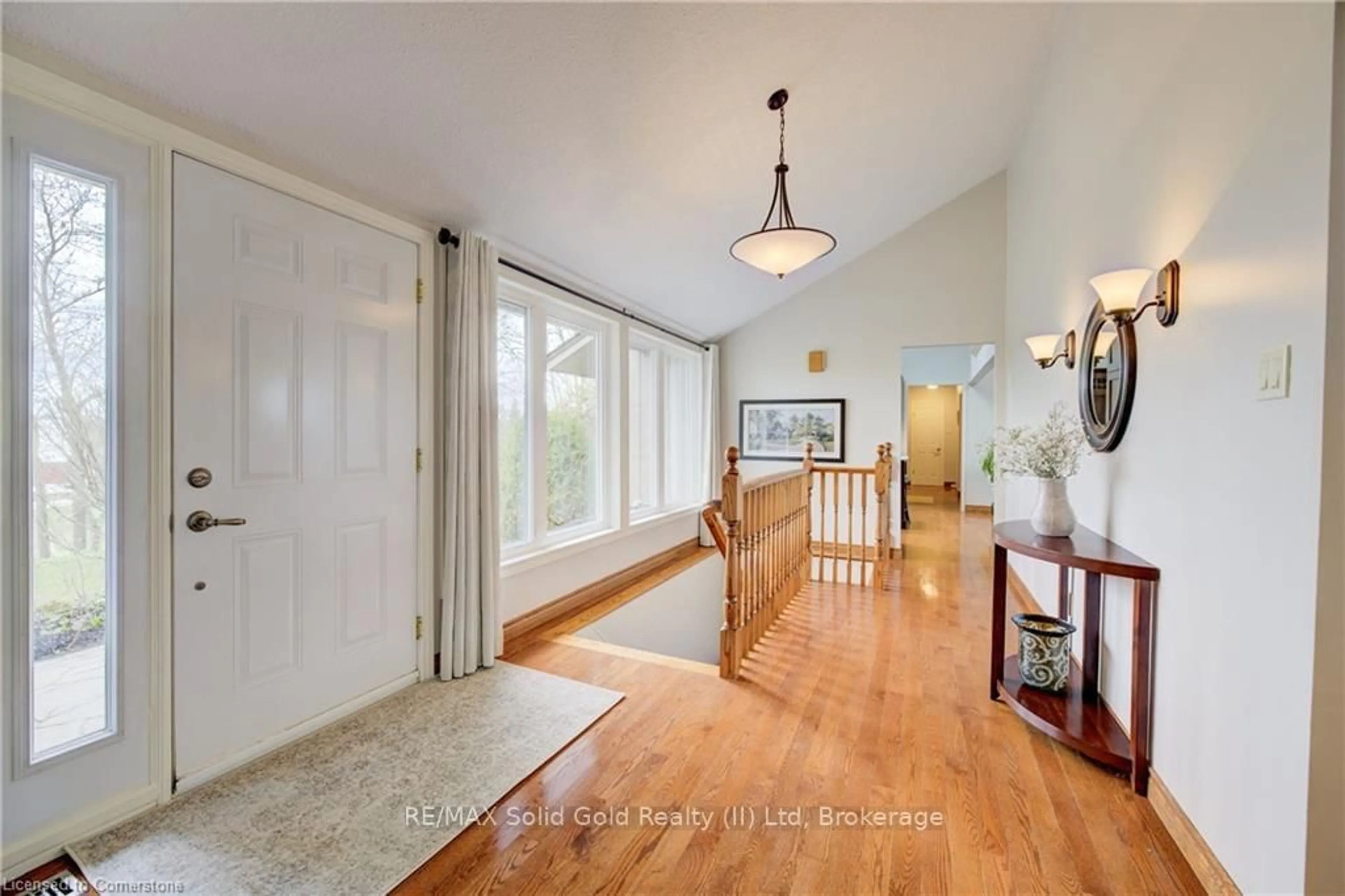 Indoor entryway for 1020 Rivers Edge Dr, Woolwich Ontario N0B 2V0