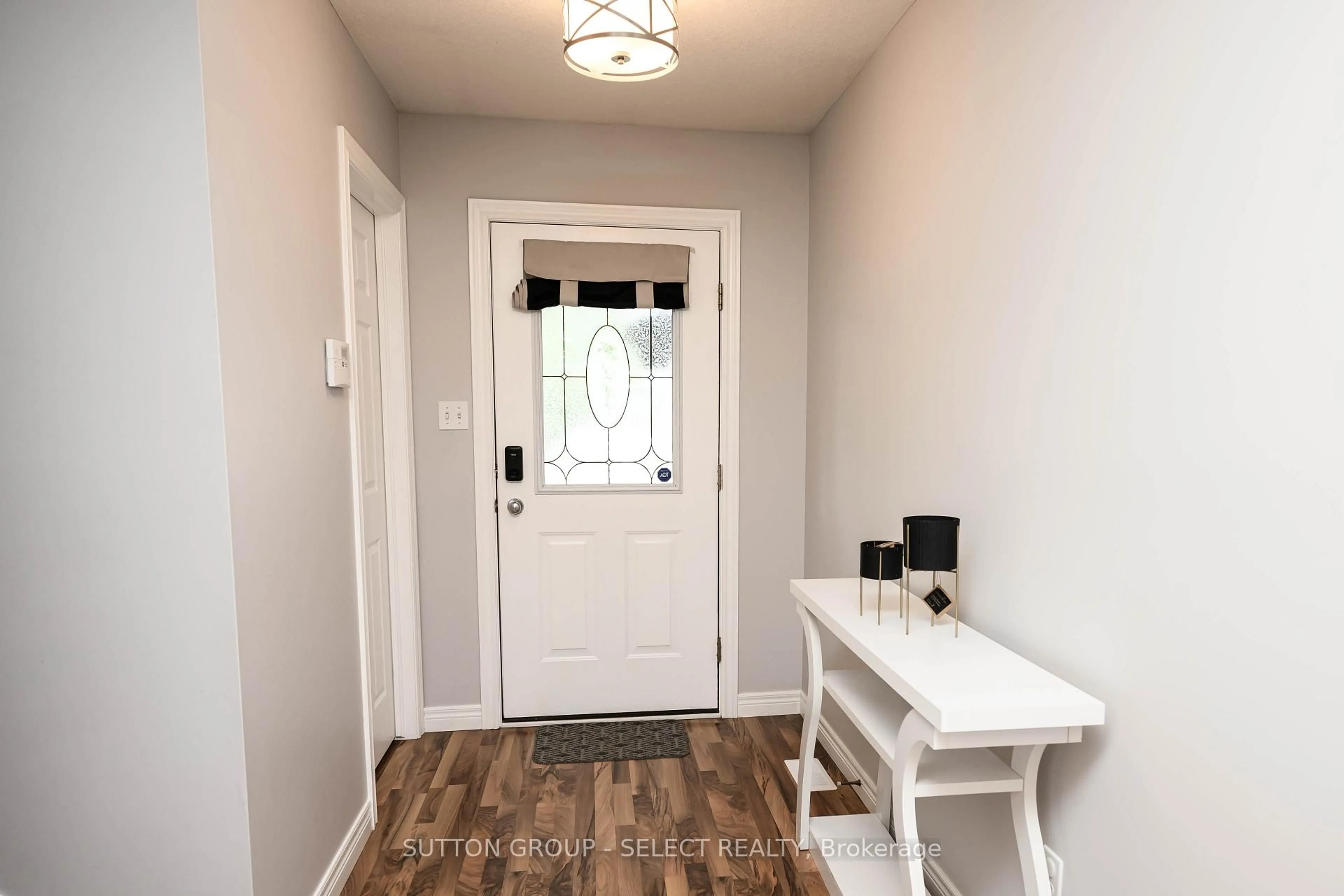 Indoor entryway for 42120 MCBAIN Line, Central Elgin Ontario N5P 4R1