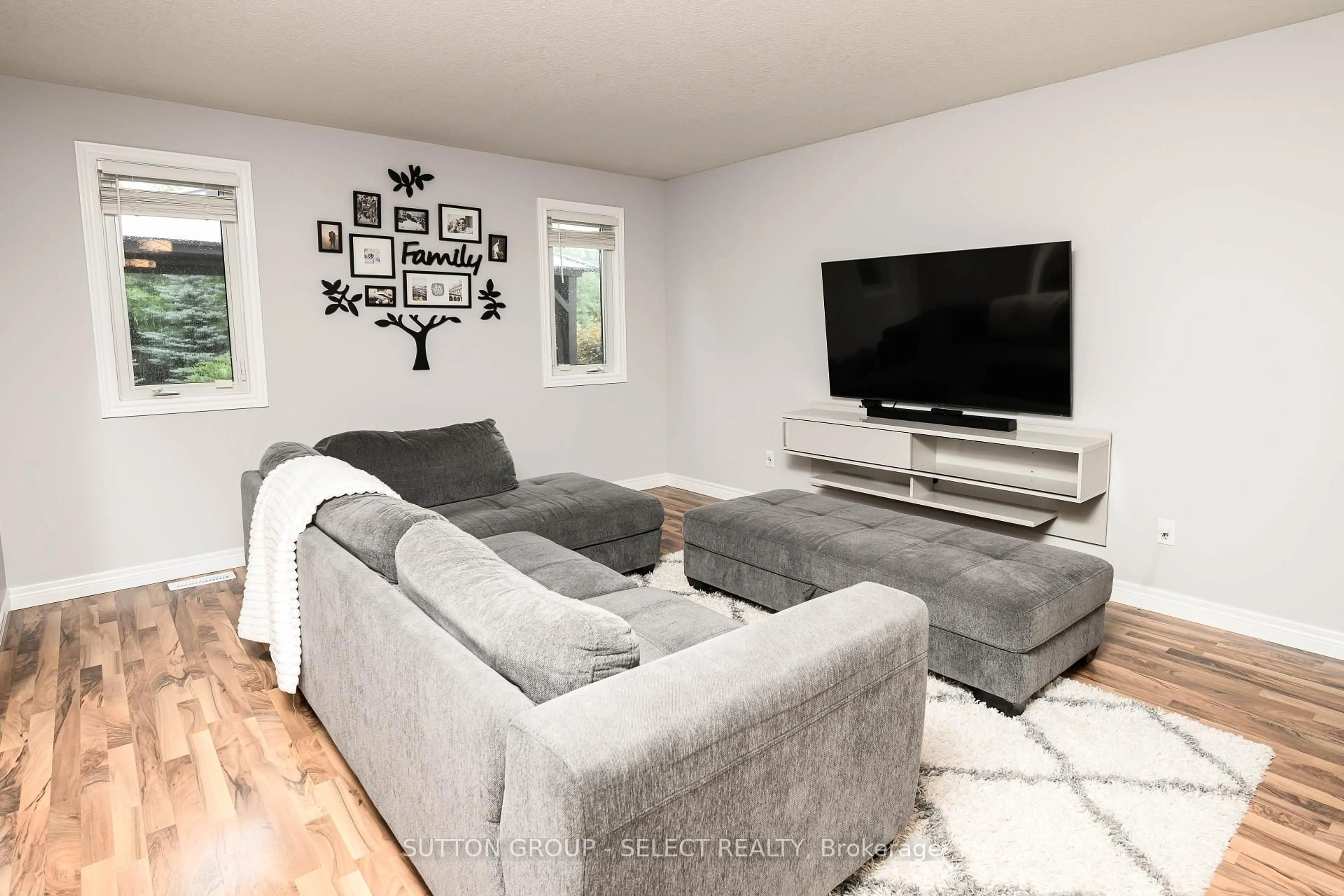 Living room with furniture, unknown for 42120 MCBAIN Line, Central Elgin Ontario N5P 4R1