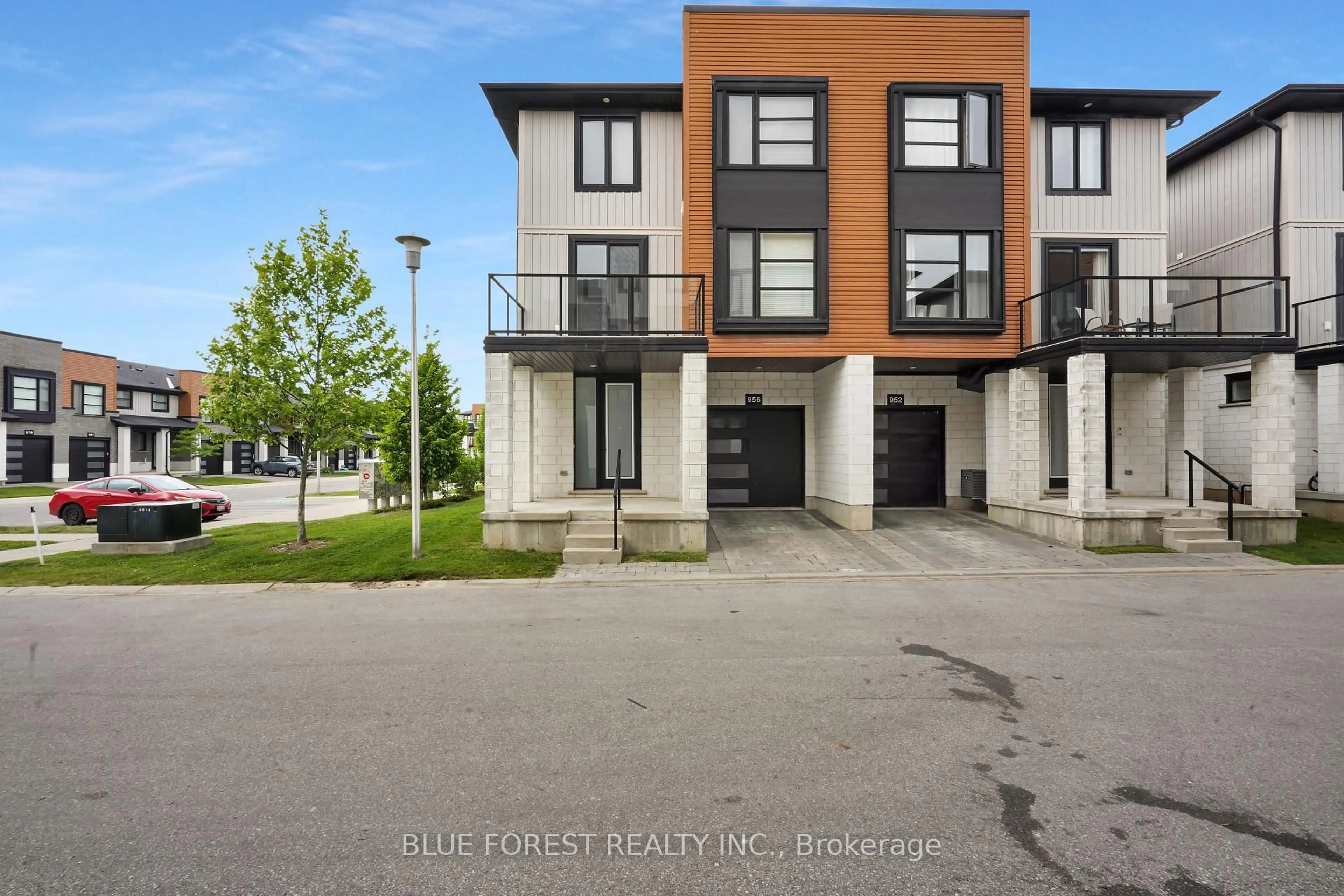 A pic from outside/outdoor area/front of a property/back of a property/a pic from drone, street for 956 Georgetown Dr #956, London North Ontario N6H 0J7