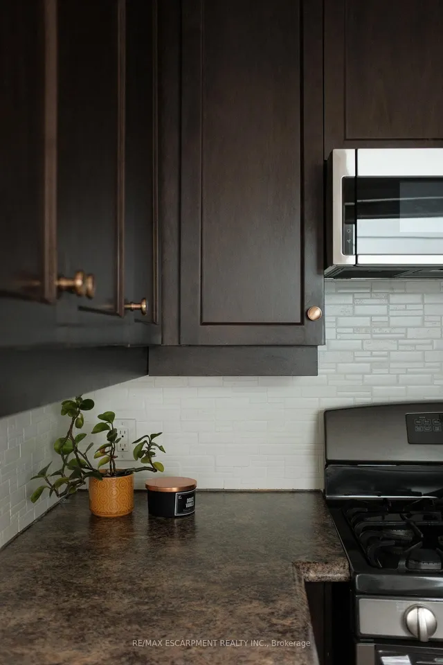 Additional property image - 505 Queensdale Ave