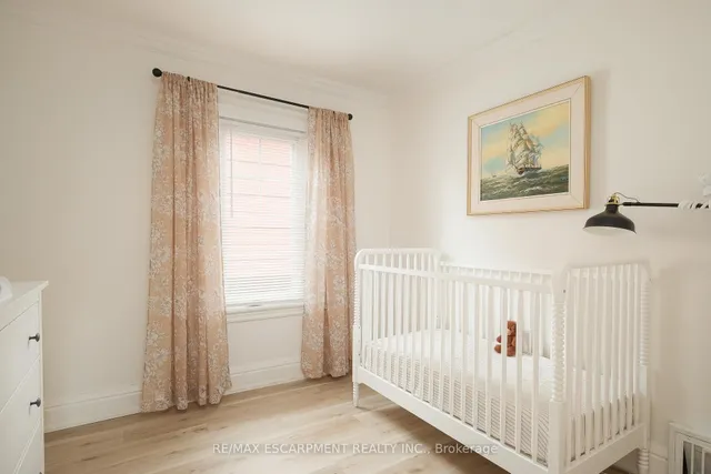 Additional property image - 505 Queensdale Ave