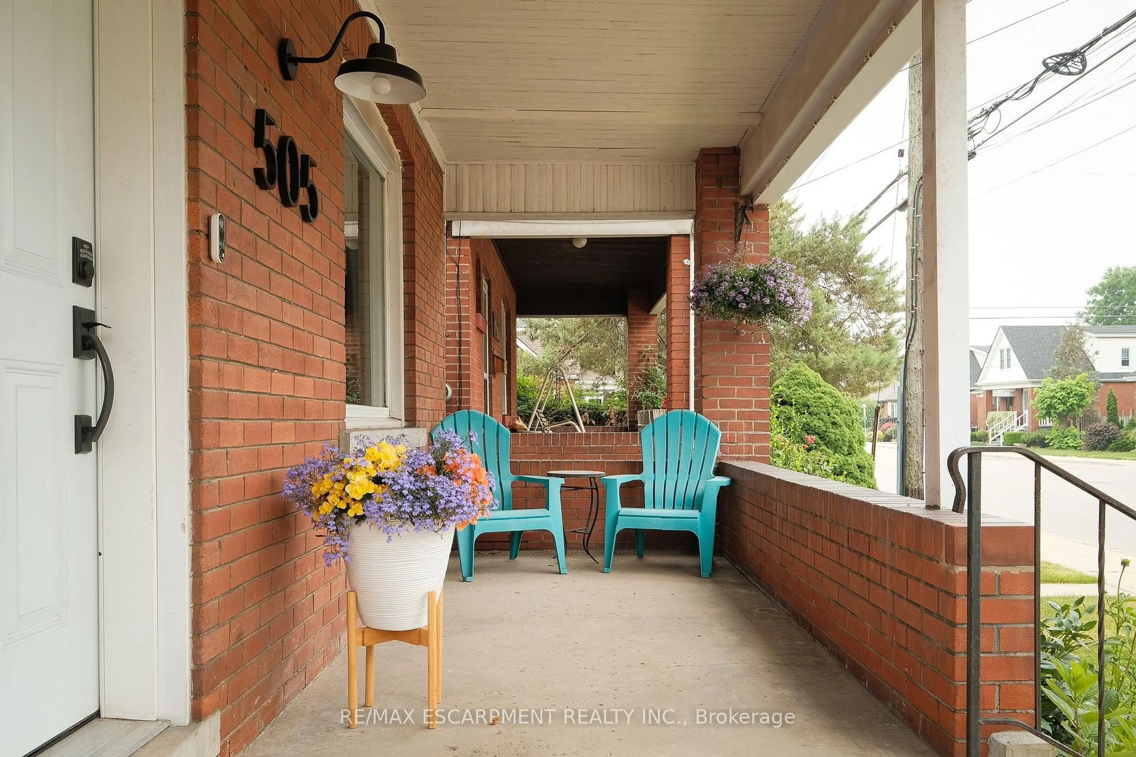 Patio, street for 505 Queensdale Ave, Hamilton Ontario L8V 1K7