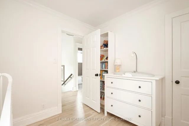 Additional property image - 505 Queensdale Ave