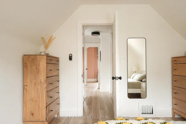 Additional property image - 505 Queensdale Ave