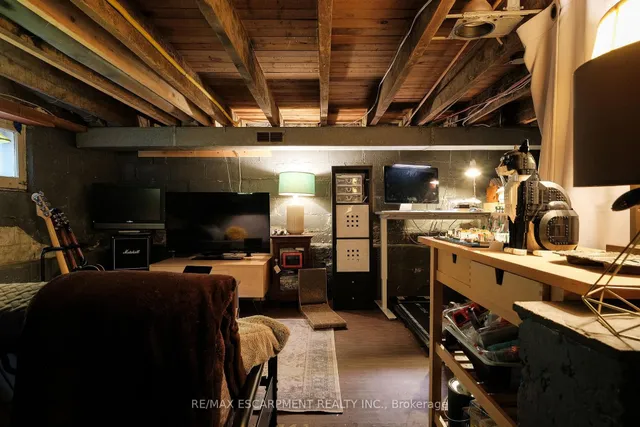 Additional property image - 505 Queensdale Ave