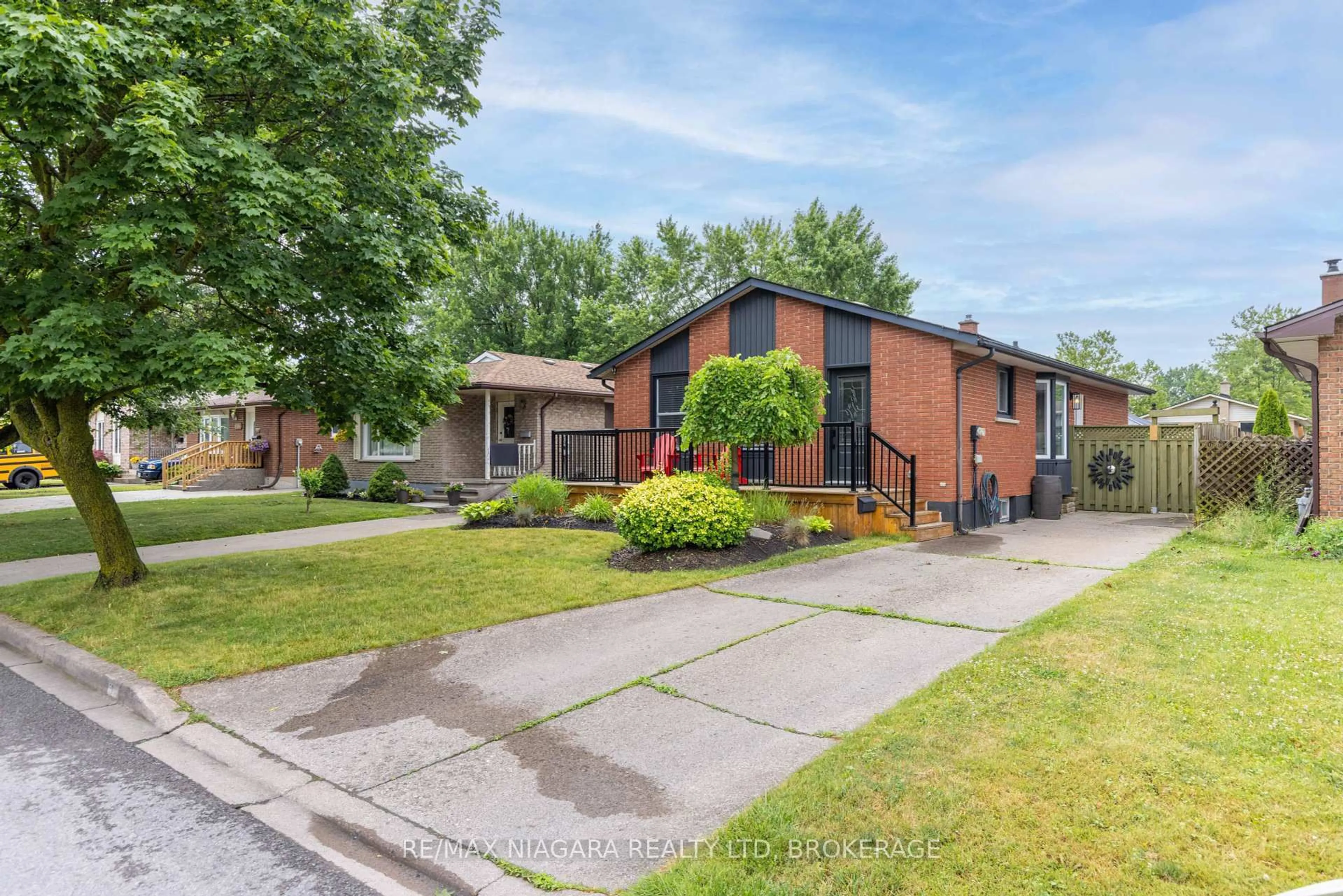 Home with brick exterior material, street for 7012 Venus Cres, Niagara Falls Ontario L2G 7E9