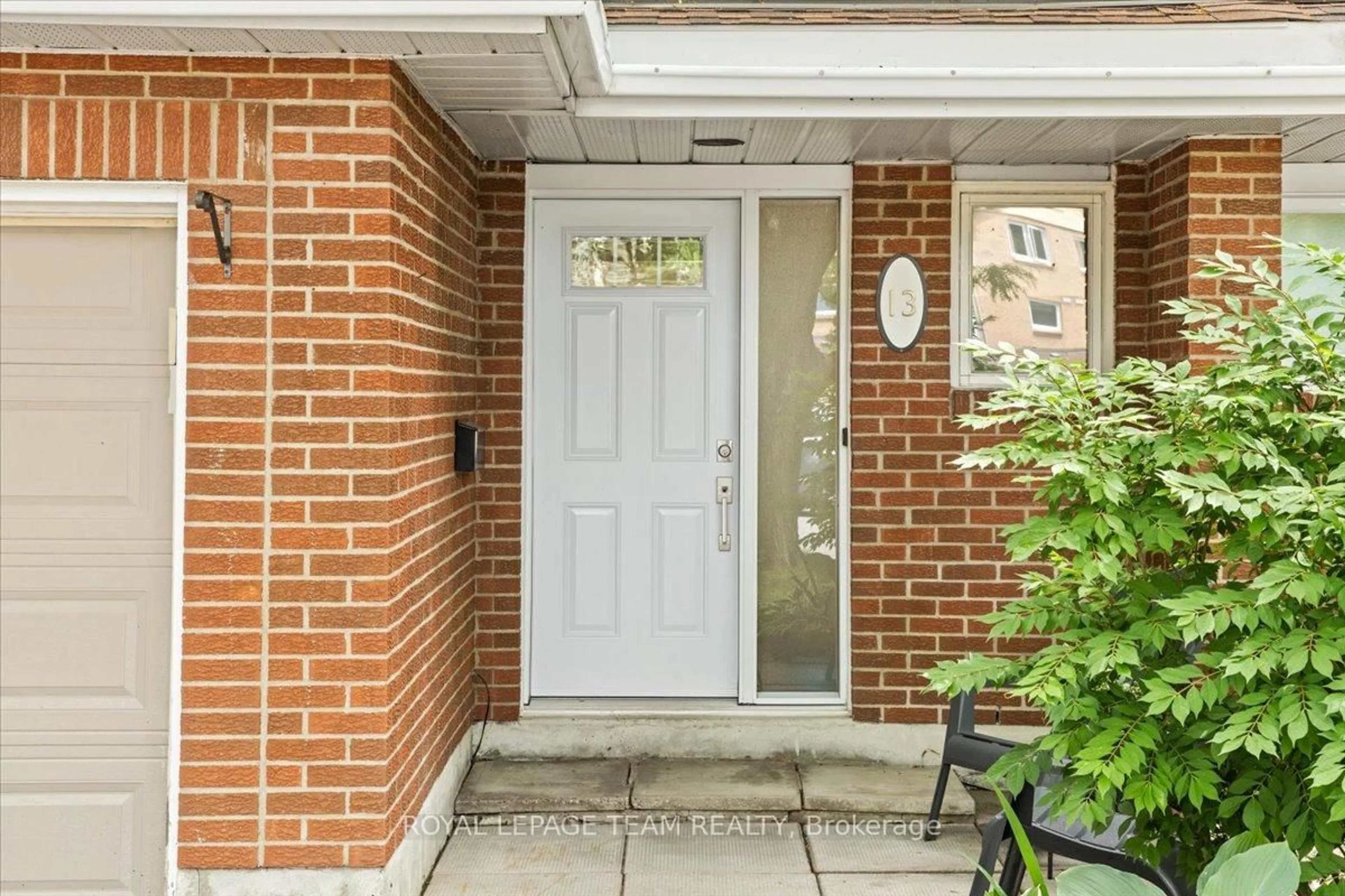 Indoor entryway for 13 Kedgewick Crt, Ottawa Ontario K2G 4M9