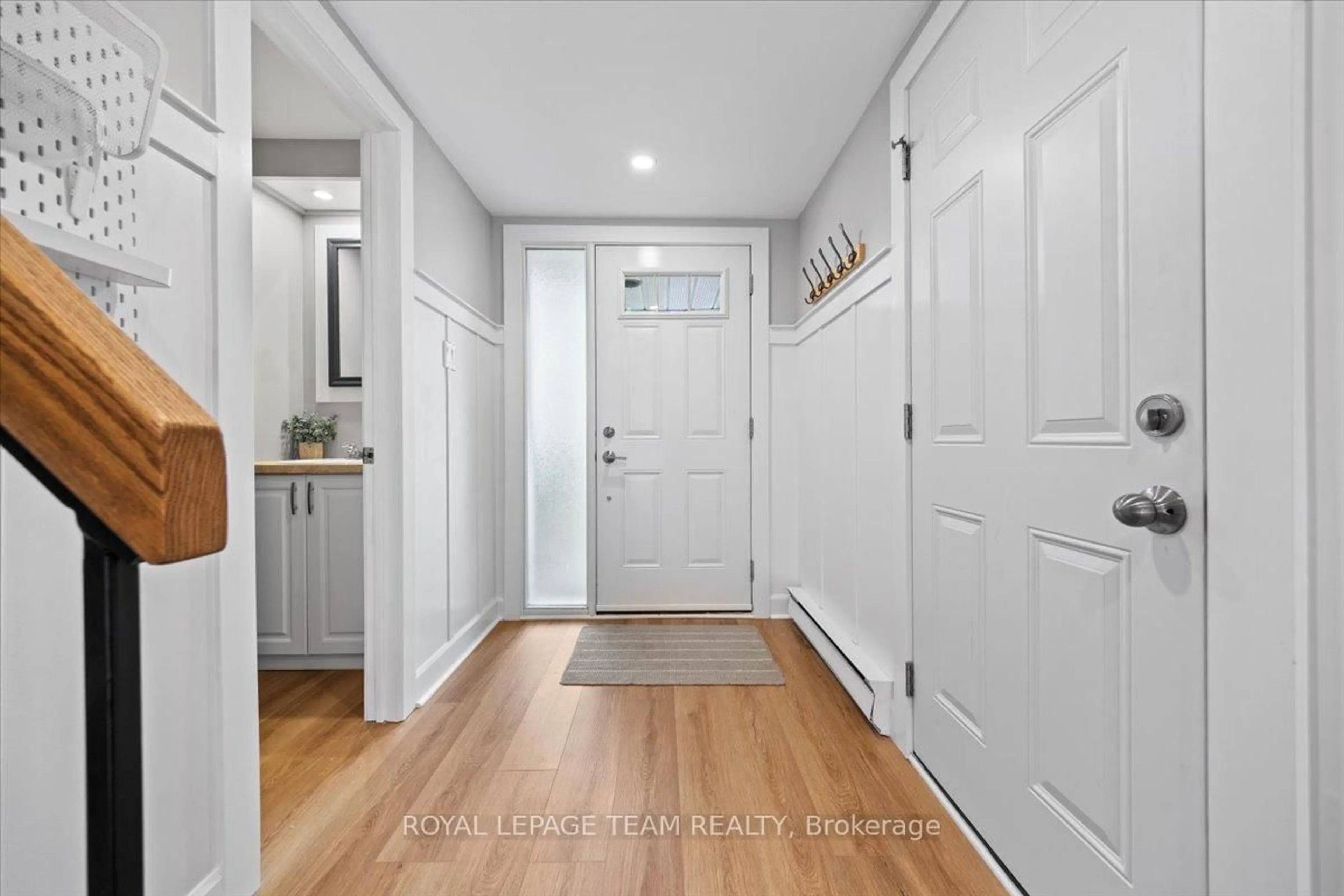 Indoor entryway for 13 Kedgewick Crt, Ottawa Ontario K2G 4M9