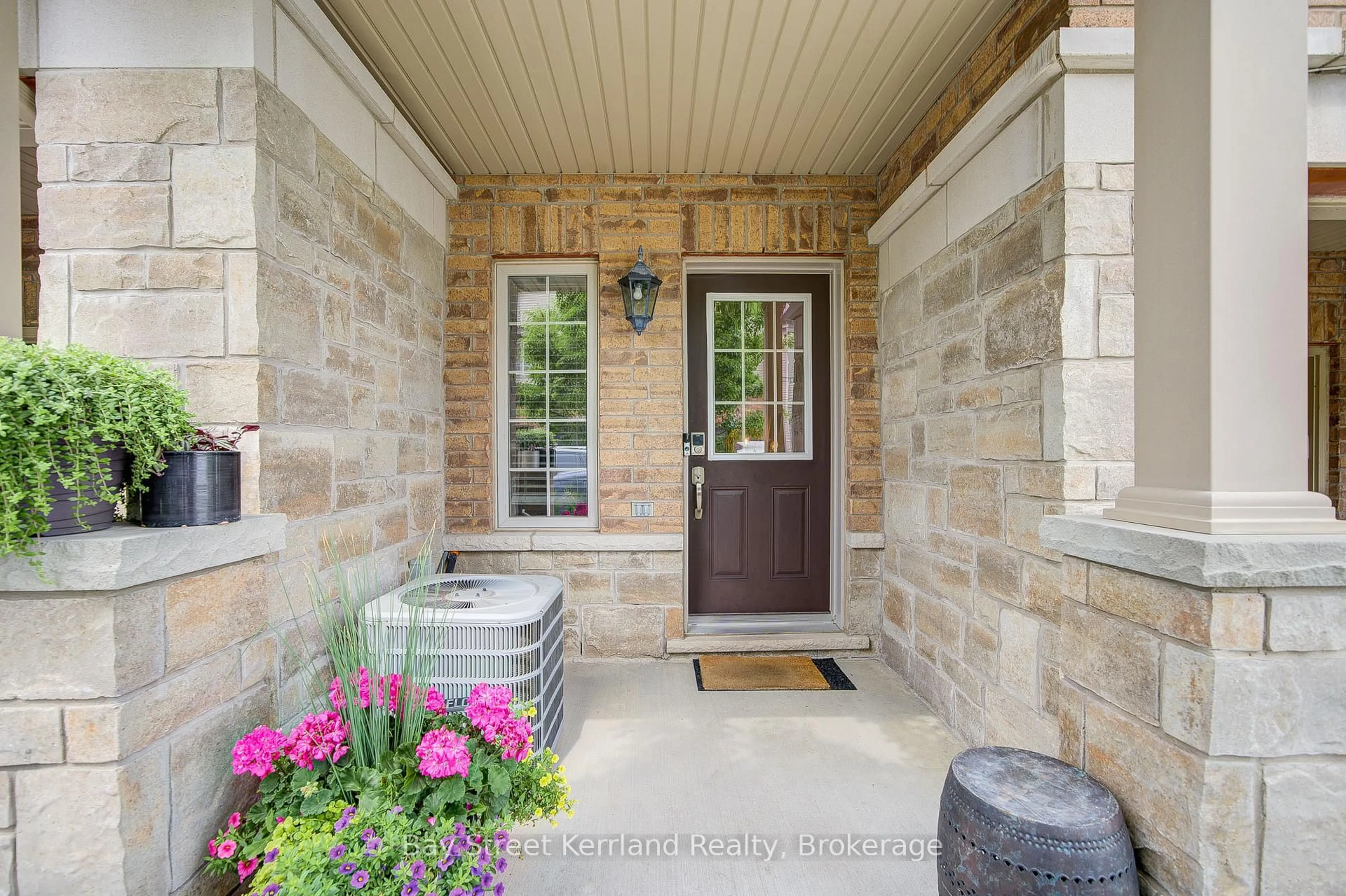 Indoor entryway for 541 Winston Rd #54, Grimsby Ontario L3M 0C5