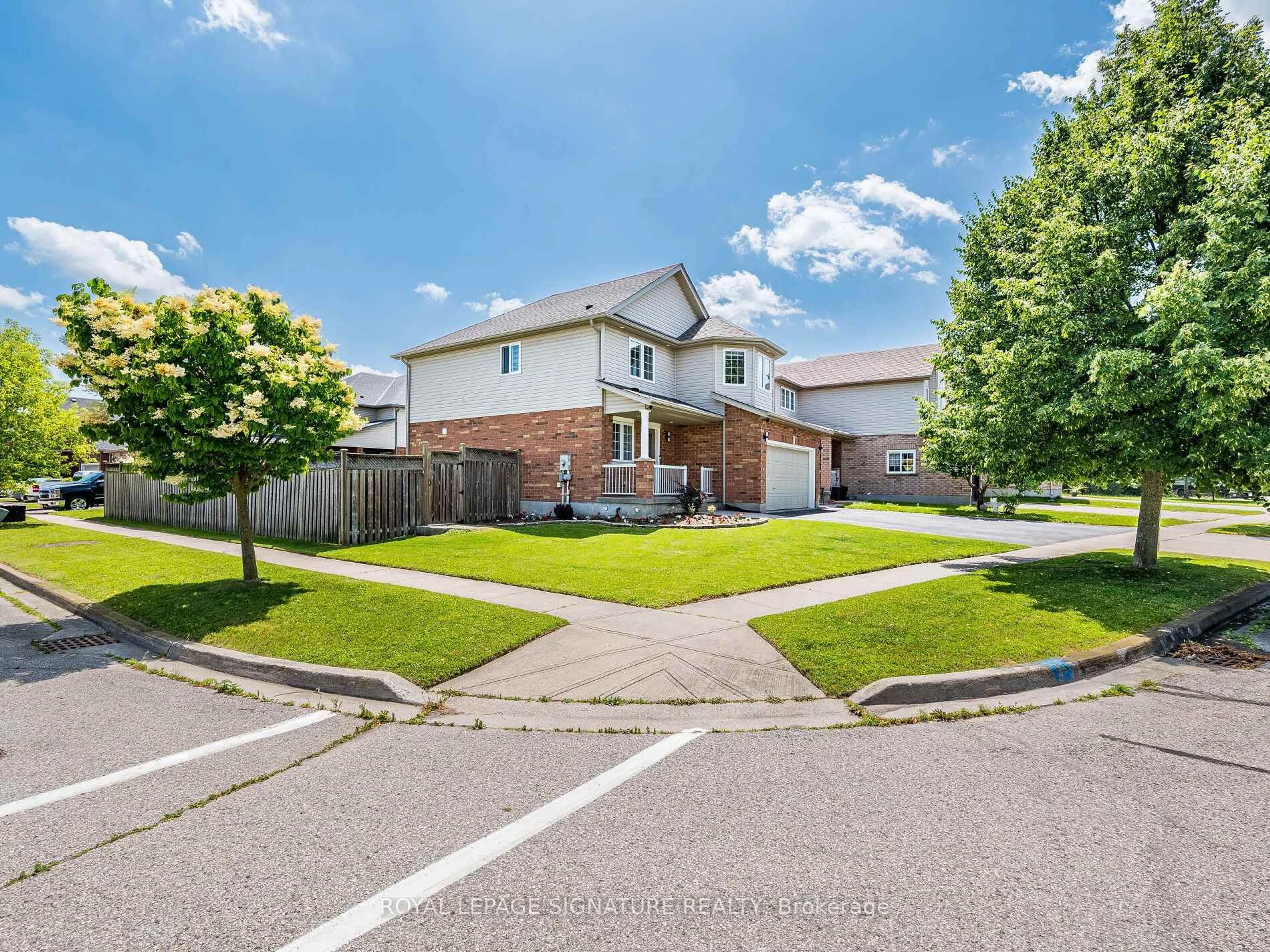 A pic from outside/outdoor area/front of a property/back of a property/a pic from drone, street for 232 Mcnichol Dr, Cambridge Ontario N1P 1J3