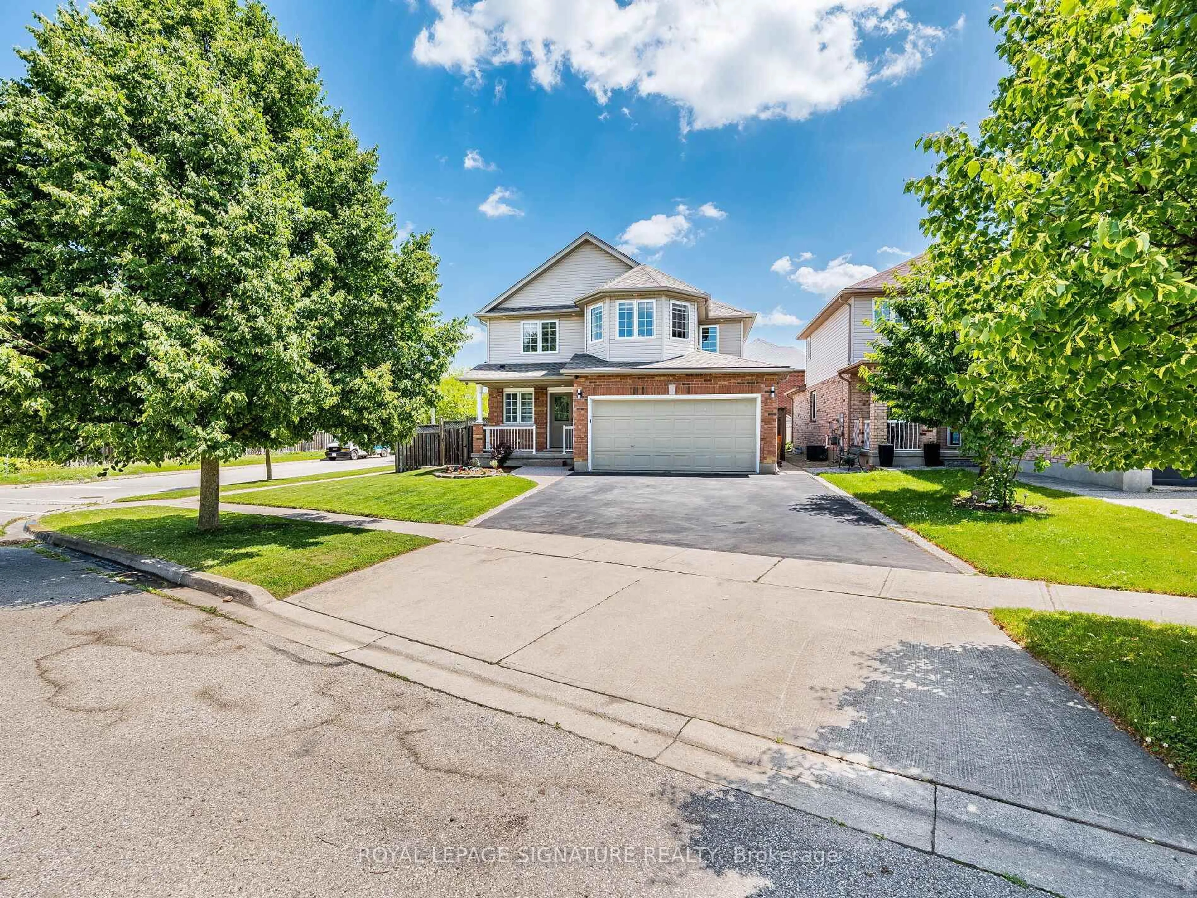 A pic from outside/outdoor area/front of a property/back of a property/a pic from drone, street for 232 Mcnichol Dr, Cambridge Ontario N1P 1J3