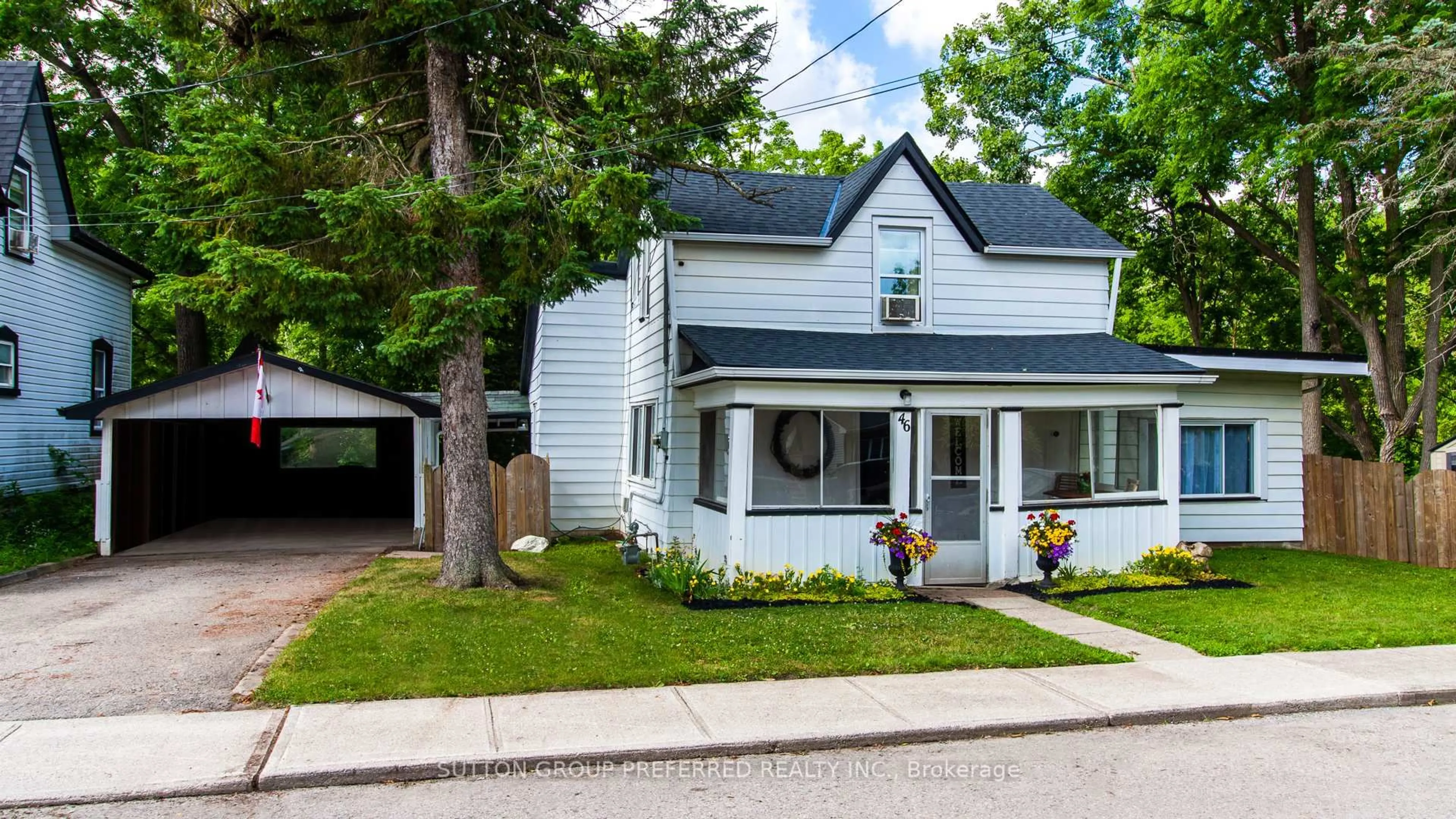 Home with vinyl exterior material, street for 46 Owaissa St, St. Thomas Ontario N5P 1T2
