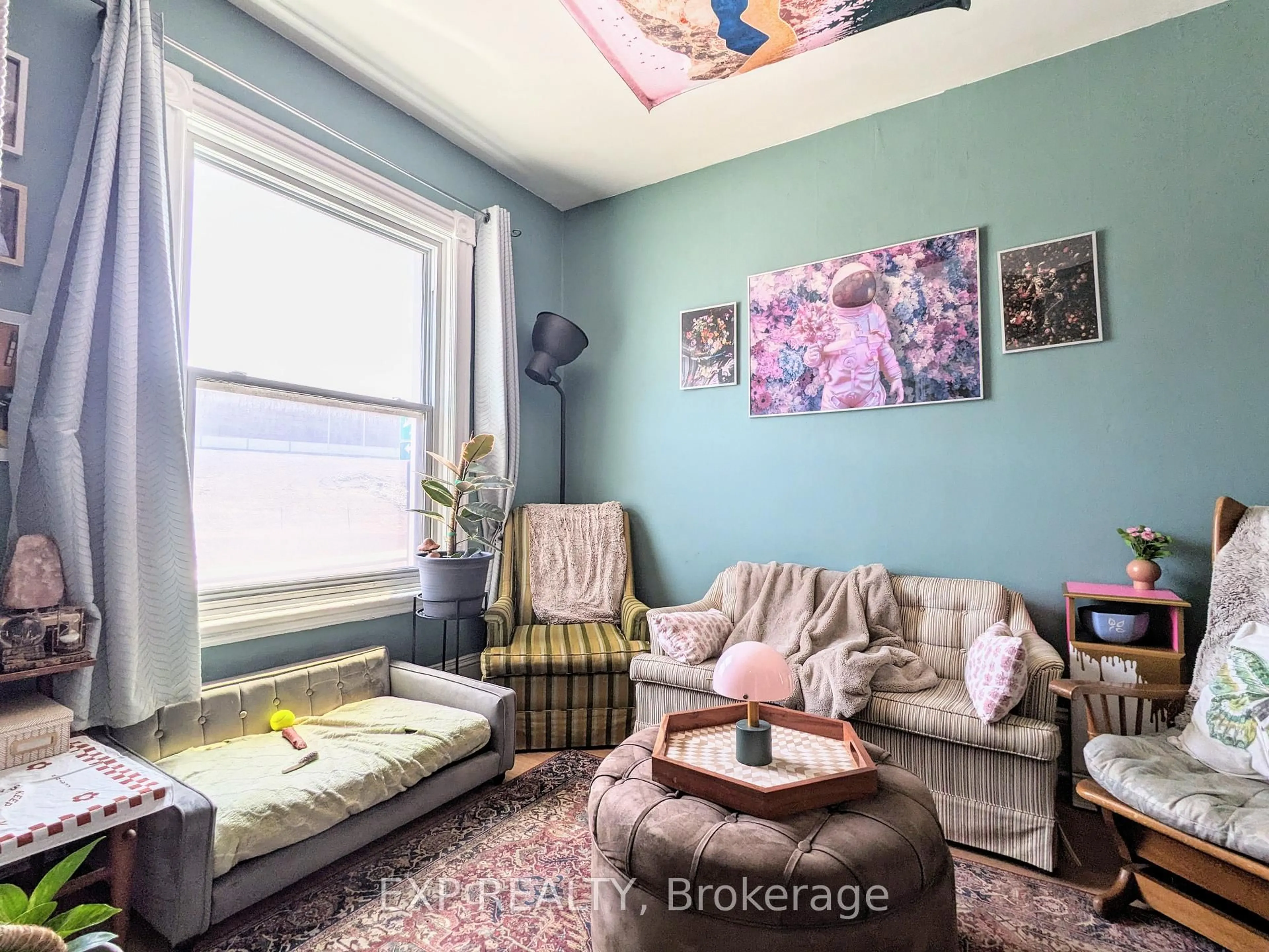 Living room with furniture, unknown for 453 Catherine St #451 & 453, Ottawa Ontario K1R 5T7