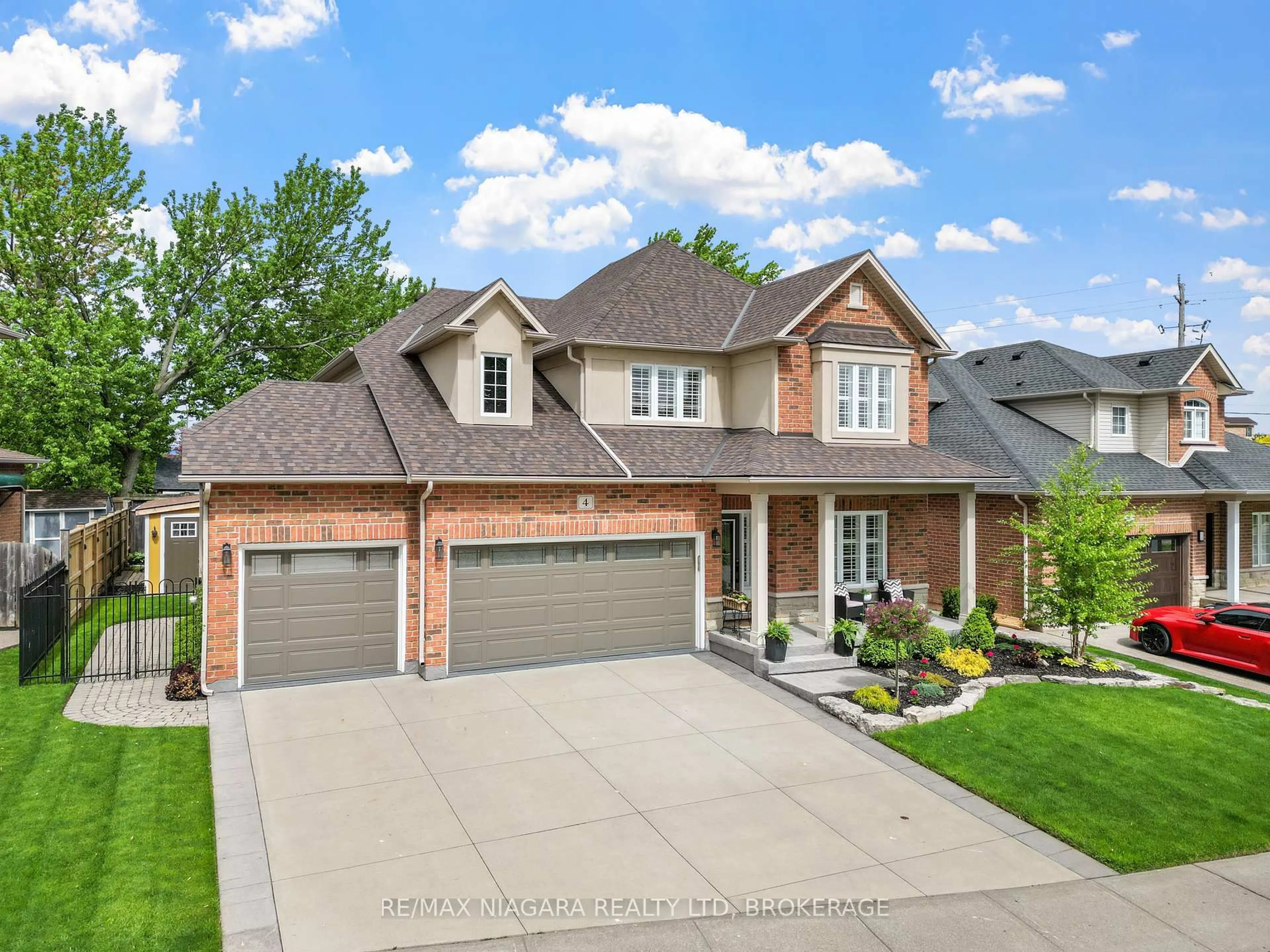 Home with brick exterior material, street for 4 Golf Woods Dr, Grimsby Ontario L3M 5P5