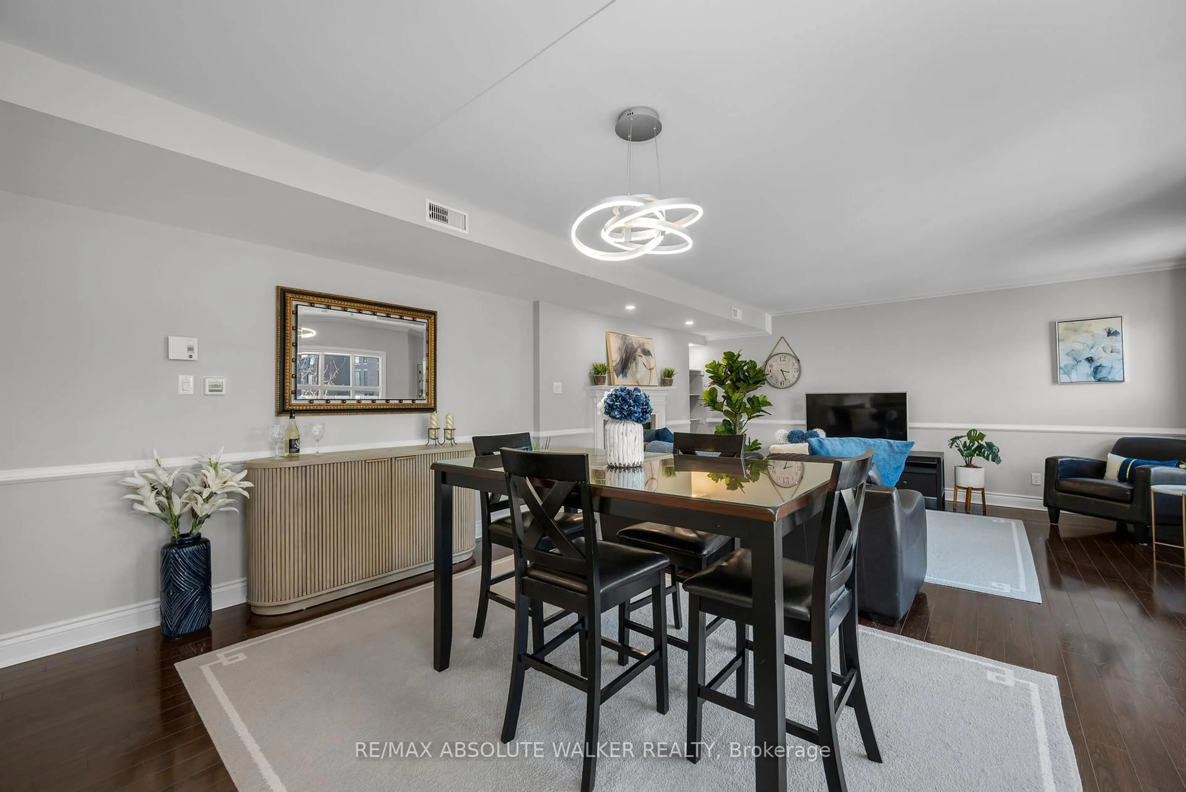 Dining room, unknown for 292 Laurier Ave #10, Ottawa Ontario K1N 6P5