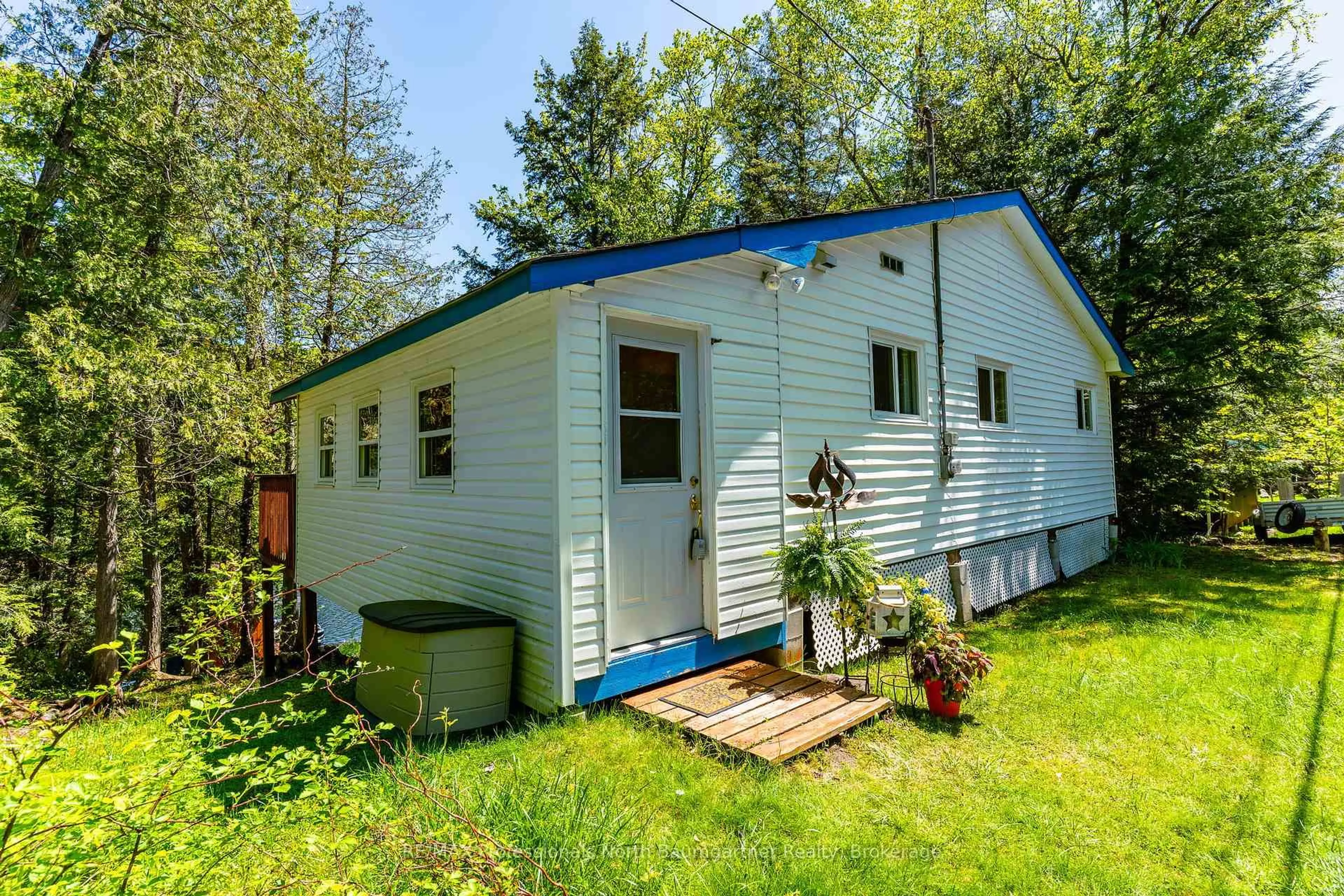 Home with vinyl exterior material, unknown for 1210 Twist Lane, Highlands East Ontario K0M 1X0