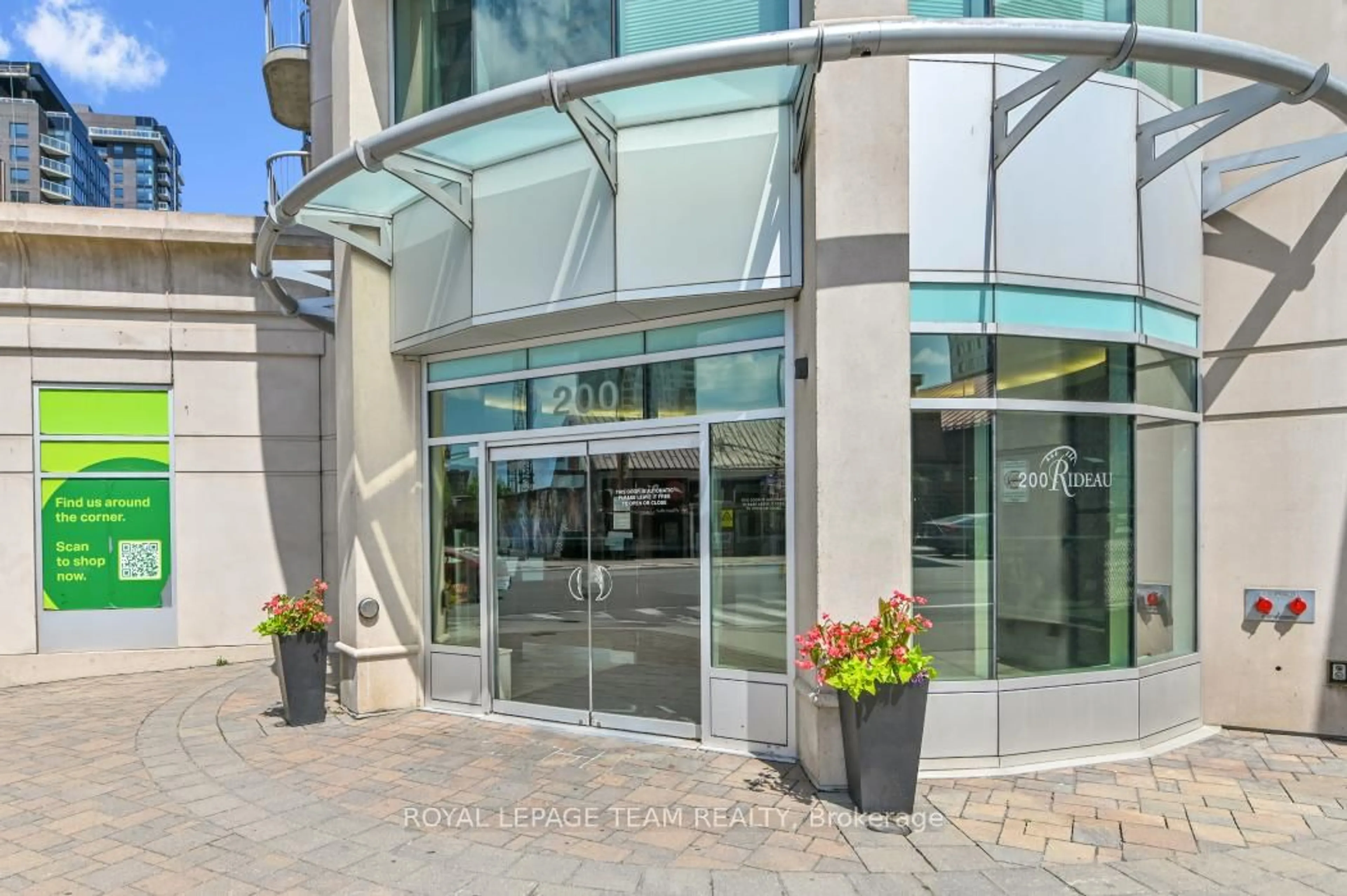 Indoor foyer for 200 Rideau St #1306, Ottawa Ontario K1N 5Y1