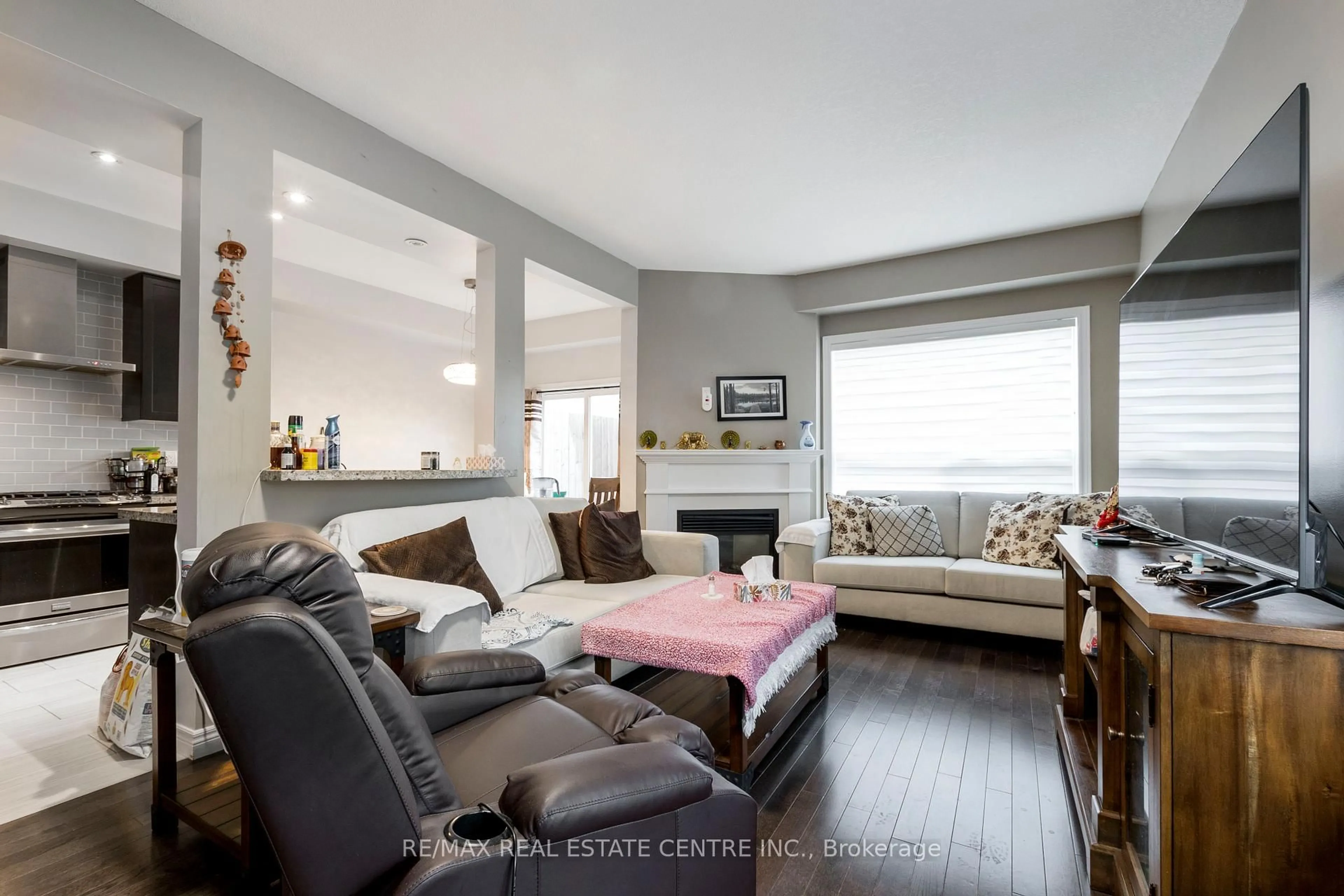 Living room with furniture, wood/laminate floor for 8 Lakelawn Rd #54, Grimsby Ontario L3M 0G1